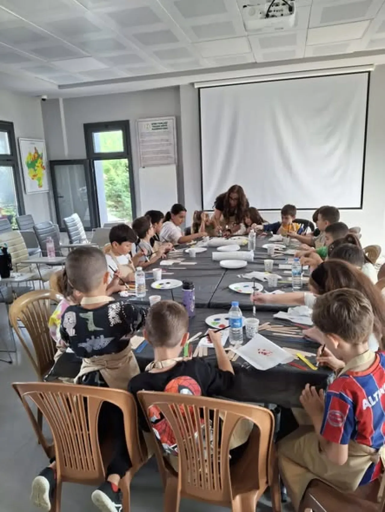 Selçuk Efes Tarlası'nda Minik Eller Sanatla Buluştu Selçuk Efes Tarlası'nda Minik Eller Sanatla Buluştu