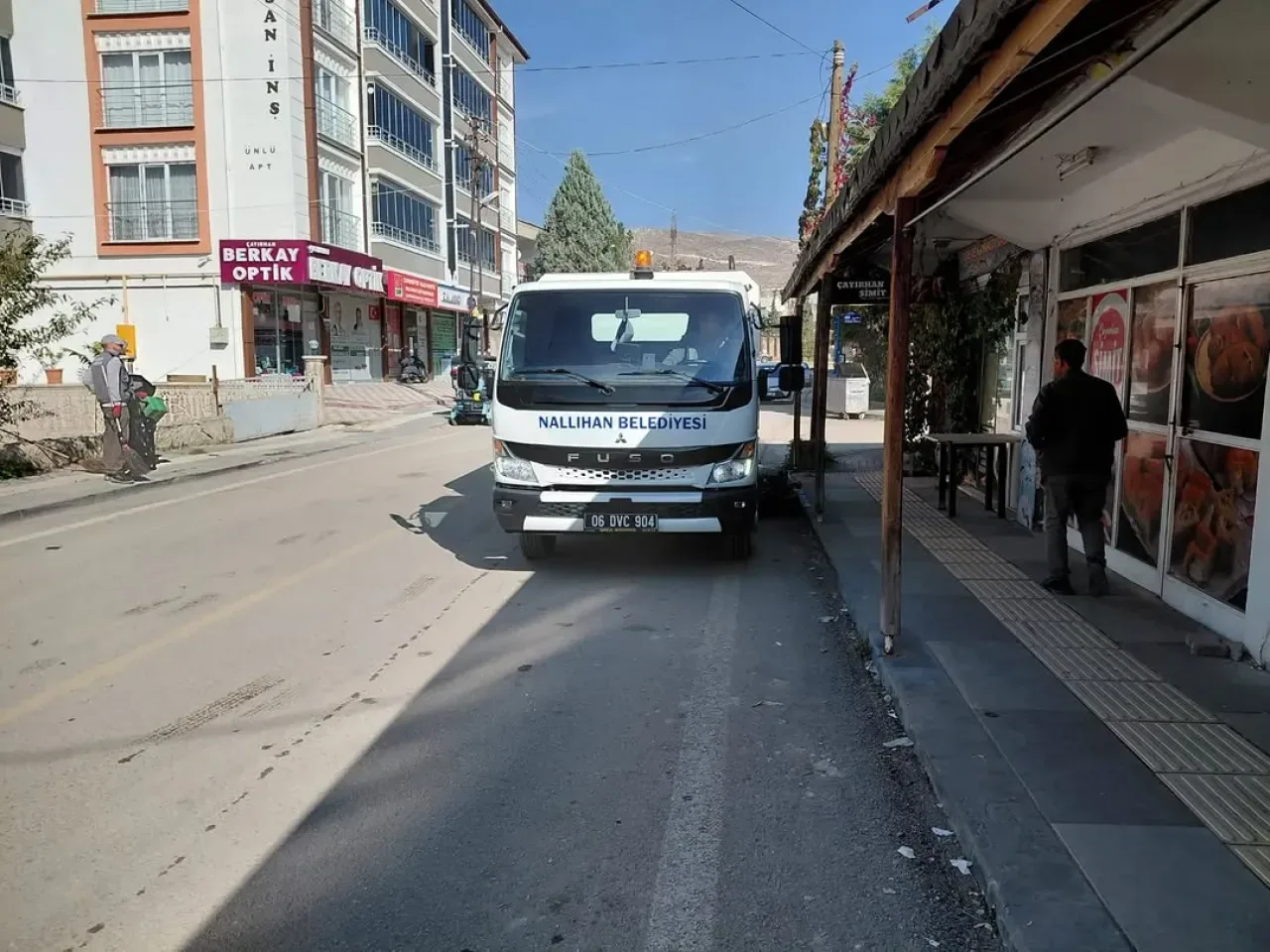 Nallıhan Belediyesi, Çayırhan Mahallesi'nde Temizlik Seferberliği Başlattı Nallıhan Belediyesi, Çayırhan Mahallesi'nde Temizlik Seferberliği Başlattı