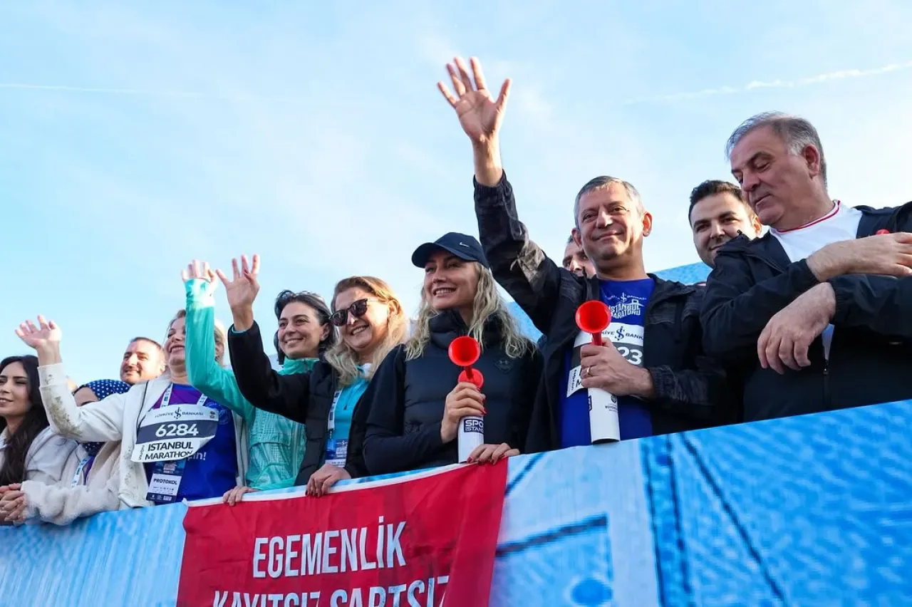 47. İstanbul Maratonu'nda Asya'dan Avrupa'ya Barış ve Umut Koşuldu 47. İstanbul Maratonu'nda Asya'dan Avrupa'ya Barış ve Umut Koşuldu