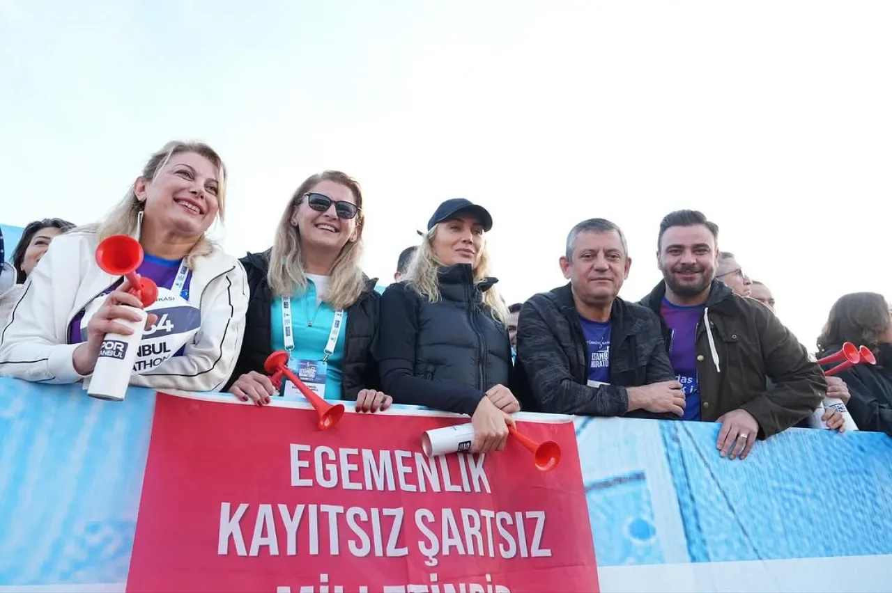 CHP'li İsimler 47. İstanbul Maratonu'nda Çağdaş Yaşam İçin Koştu CHP'li İsimler 47. İstanbul Maratonu'nda Çağdaş Yaşam İçin Koştu