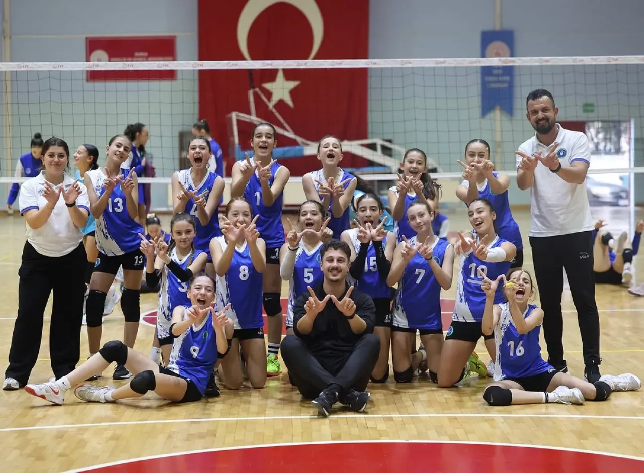 Bursa Büyükşehir Belediyespor, Midi Kızlar Ligi'nde Galibiyet Aldı Bursa Büyükşehir Belediyespor, Midi Kızlar Ligi'nde Galibiyet Aldı
