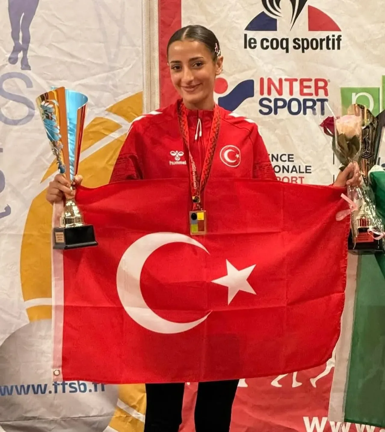 Bursa Büyükşehir Belediyespor'lu Nazmiye Ak, Fransa'da Dünya Üçüncüsü Oldu Bursa Büyükşehir Belediyespor'lu Nazmiye Ak, Fransa'da Dünya Üçüncüsü Oldu