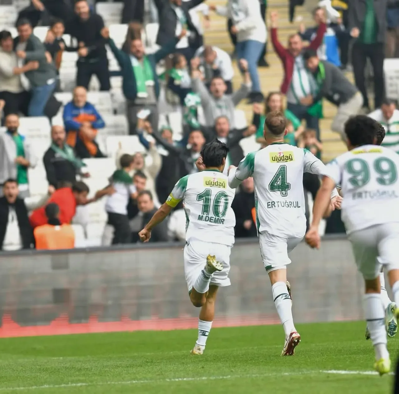 Bursaspor, Saha Dışında da Destek Buluyor: Gemlik Belediyesi'nden Kutlama Mesajı Bursaspor, Saha Dışında da Destek Buluyor: Gemlik Belediyesi'nden Kutlama Mesajı