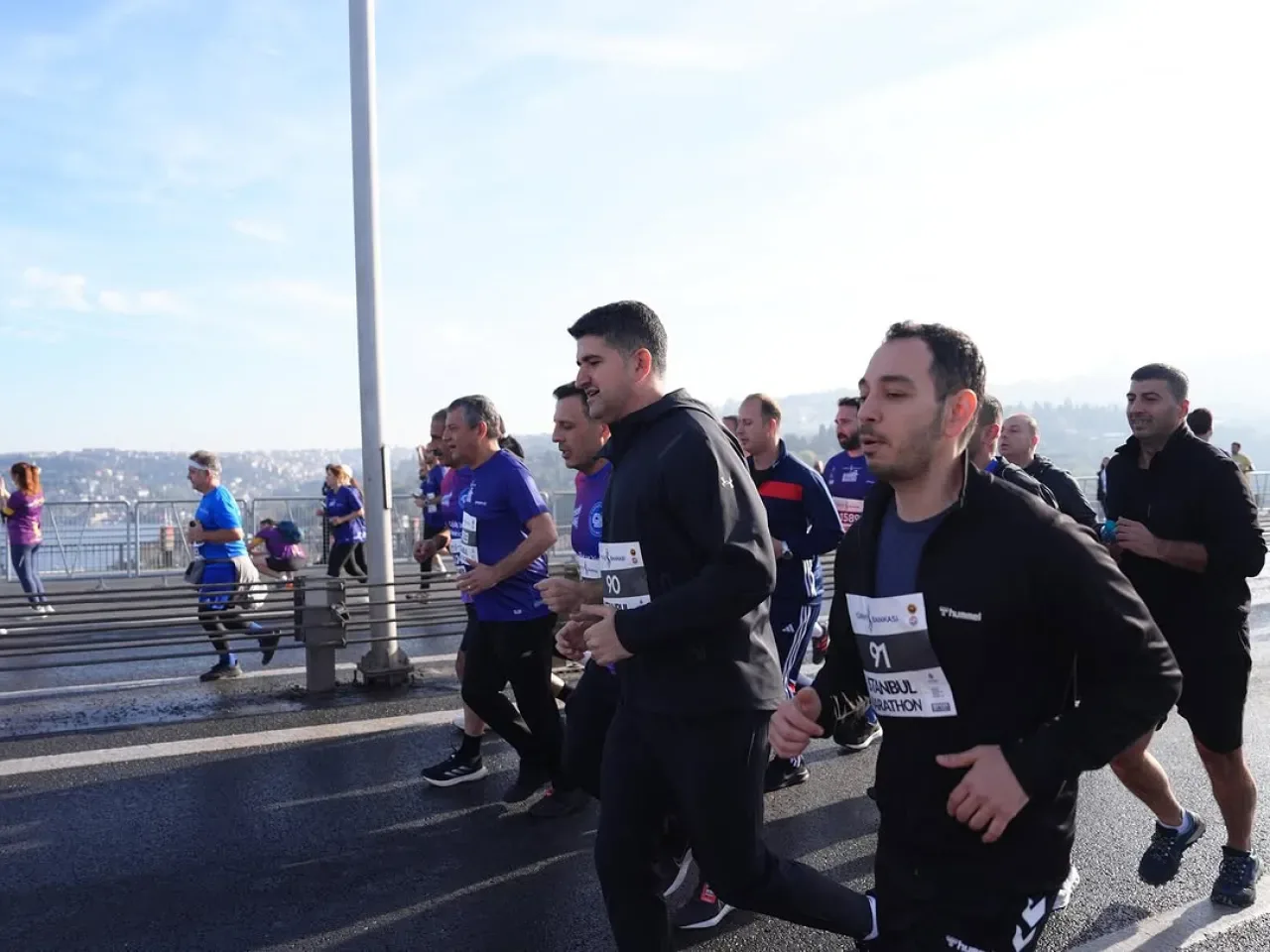 Ataşehir Belediye Başkanı İstanbul Maratonu'nda Eğitim İçin Koştu Ataşehir Belediye Başkanı İstanbul Maratonu'nda Eğitim İçin Koştu