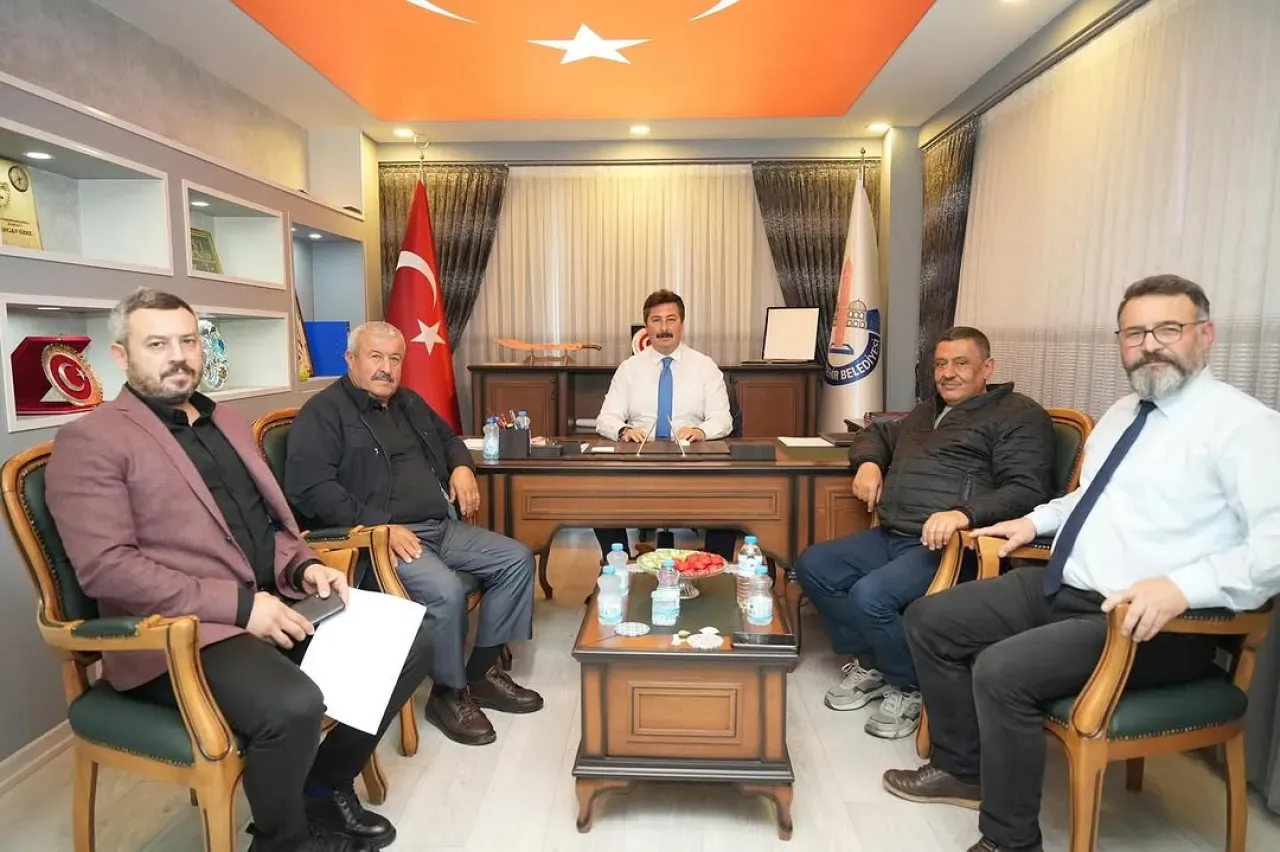 Bursa Yenişehir Belediye Başkanı Ercan Özel, MHP'li Yöneticileri Ağırladı Bursa Yenişehir Belediye Başkanı Ercan Özel, MHP'li Yöneticileri Ağırladı