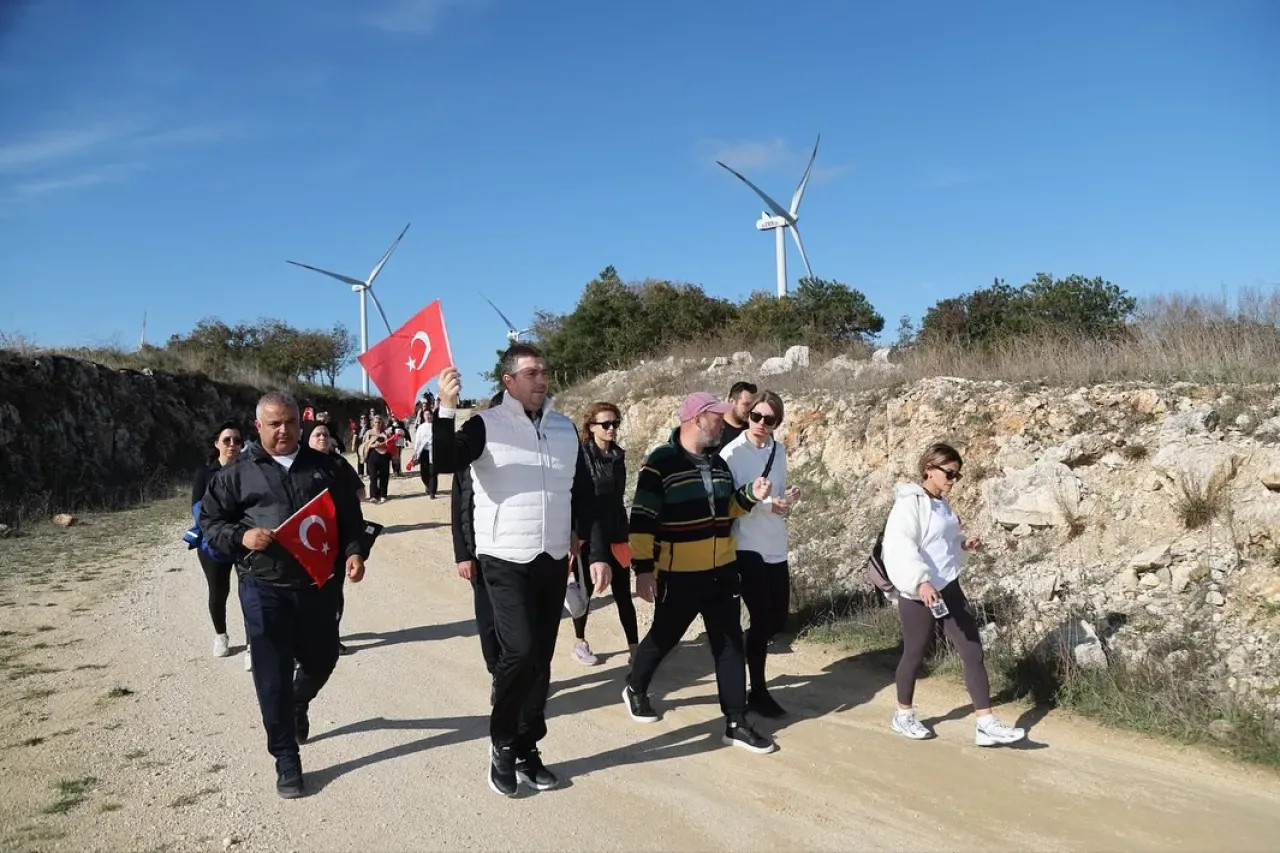 Çatalca'da Cumhuriyet Coşkusu Doğa Yürüyüşüyle Kutlandı Çatalca'da Cumhuriyet Coşkusu Doğa Yürüyüşüyle Kutlandı