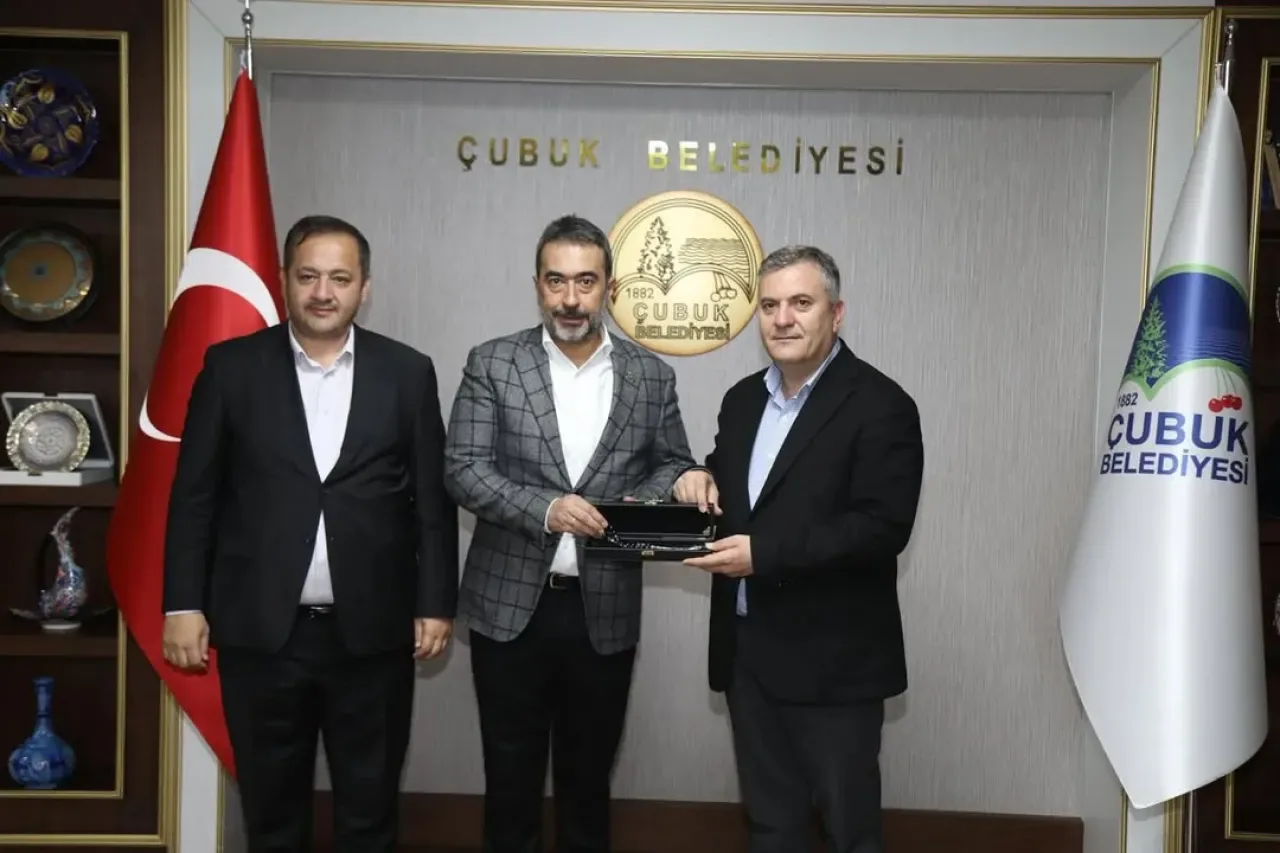 AK Parti Ankara İl Başkanı Hakan Hanözcan ve Milletvekili Jülide Sarıeroğlu Çubuk'ta Proje İstişarelerinde Bulundu AK Parti Ankara İl Başkanı Hakan Hanözcan ve Milletvekili Jülide Sarıeroğlu Çubuk'ta Proje İstişarelerinde Bulundu