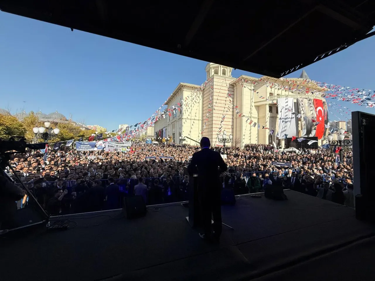 Anahtar Parti, Kuruluşunun Birinci Yılını Coşkuyla Kutladı Anahtar Parti, Kuruluşunun Birinci Yılını Coşkuyla Kutladı
