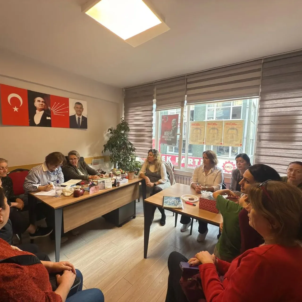 CHP Kadıköy Kadın Kolları Yönetim Kurulu Toplantısı Gerçekleştirildi CHP Kadıköy Kadın Kolları Yönetim Kurulu Toplantısı Gerçekleştirildi