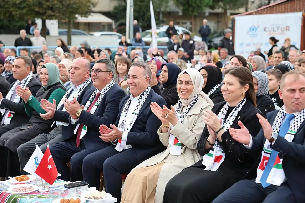 Sultangazi'de Trakya, Rumeli ve Balkan Günleri Festivali Coşkusu Sultangazi'de Trakya, Rumeli ve Balkan Günleri Festivali Coşkusu