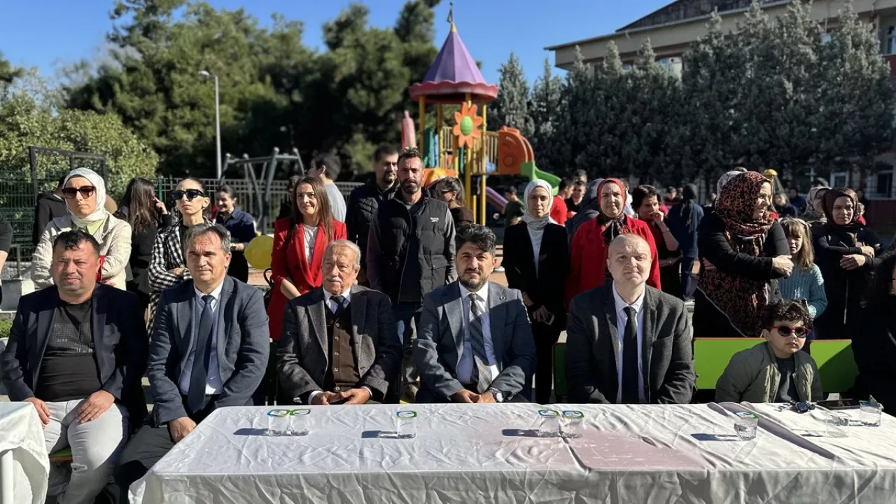 Gaziosmanpaşa'da Cumhuriyet Bayramı Coşkusu: Özel Eğitim Öğrencilerinden Anlamlı Tören Gaziosmanpaşa'da Cumhuriyet Bayramı Coşkusu: Özel Eğitim Öğrencilerinden Anlamlı Tören