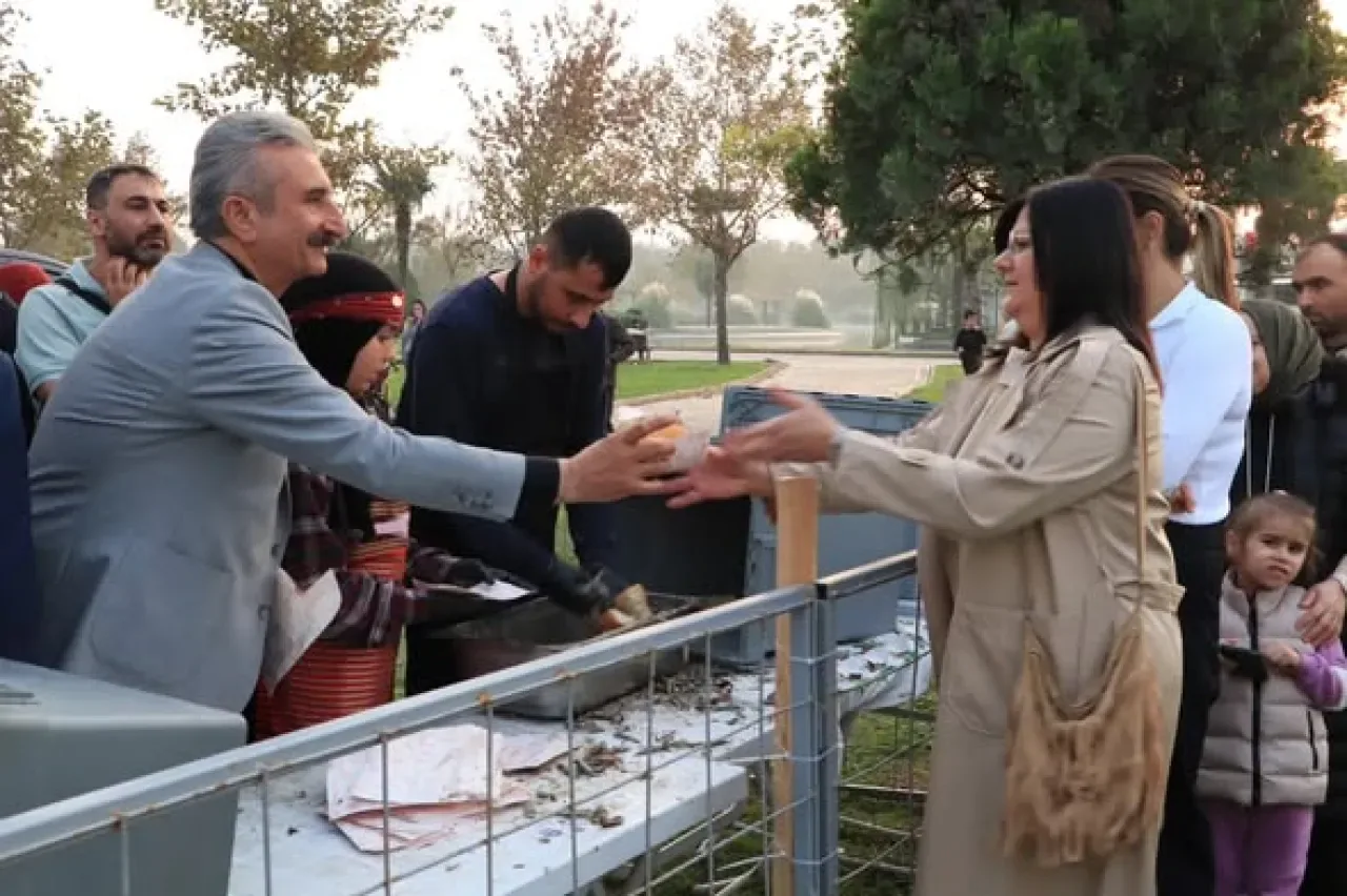 CHP'li Yeşiltaş, Karacabey'deki Hamsi Festivali'ne Katıldı CHP'li Yeşiltaş, Karacabey'deki Hamsi Festivali'ne Katıldı