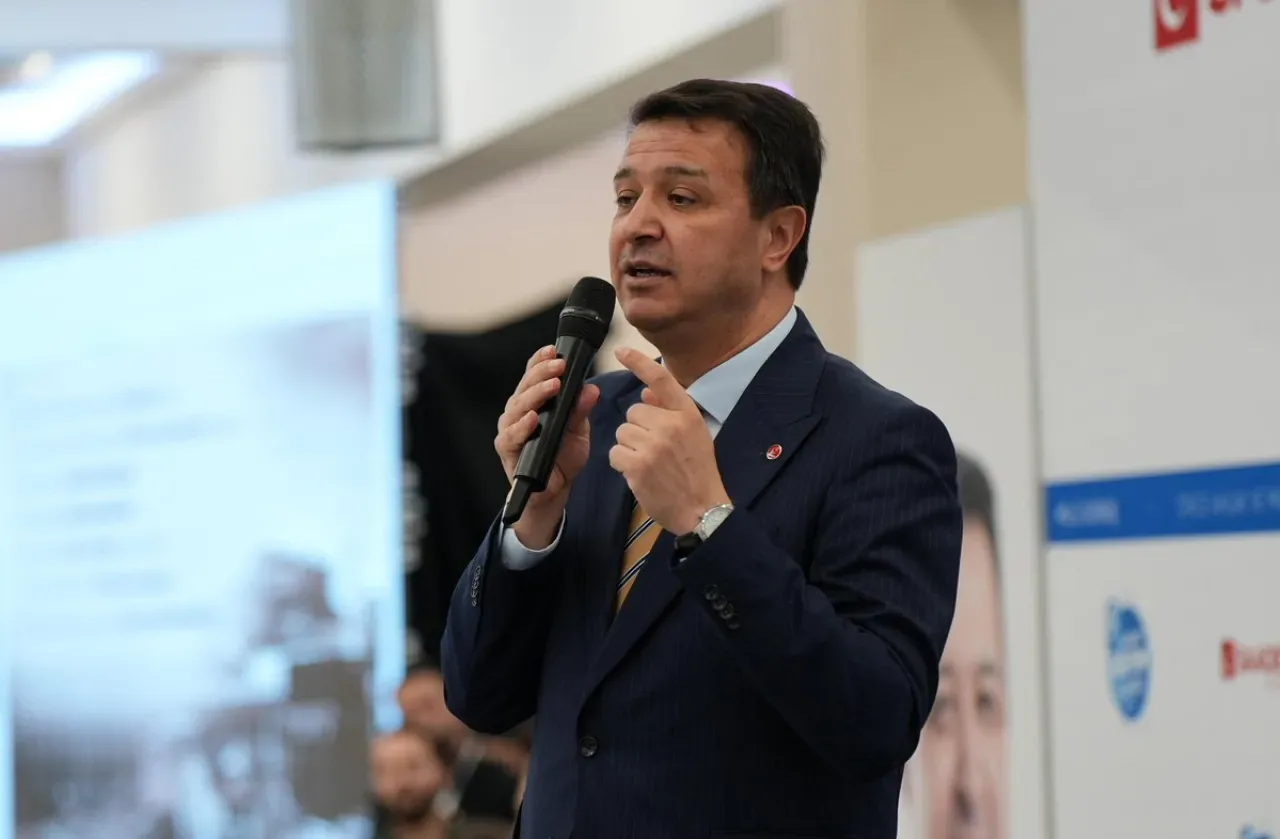 Saadet Partisi Genel Başkanı Mahmut Arıkan, Avrupa'daki Eğitim Kampında Parti Üyeleriyle Buluştu Saadet Partisi Genel Başkanı Mahmut Arıkan, Avrupa'daki Eğitim Kampında Parti Üyeleriyle Buluştu