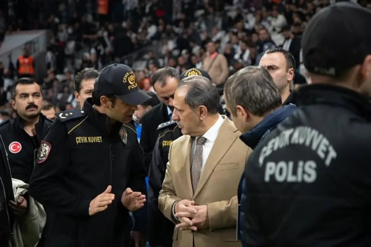 İstanbul'da Beşiktaş - Fenerbahçe Derbisi Öncesi Güvenlik Denetimi İstanbul'da Beşiktaş - Fenerbahçe Derbisi Öncesi Güvenlik Denetimi