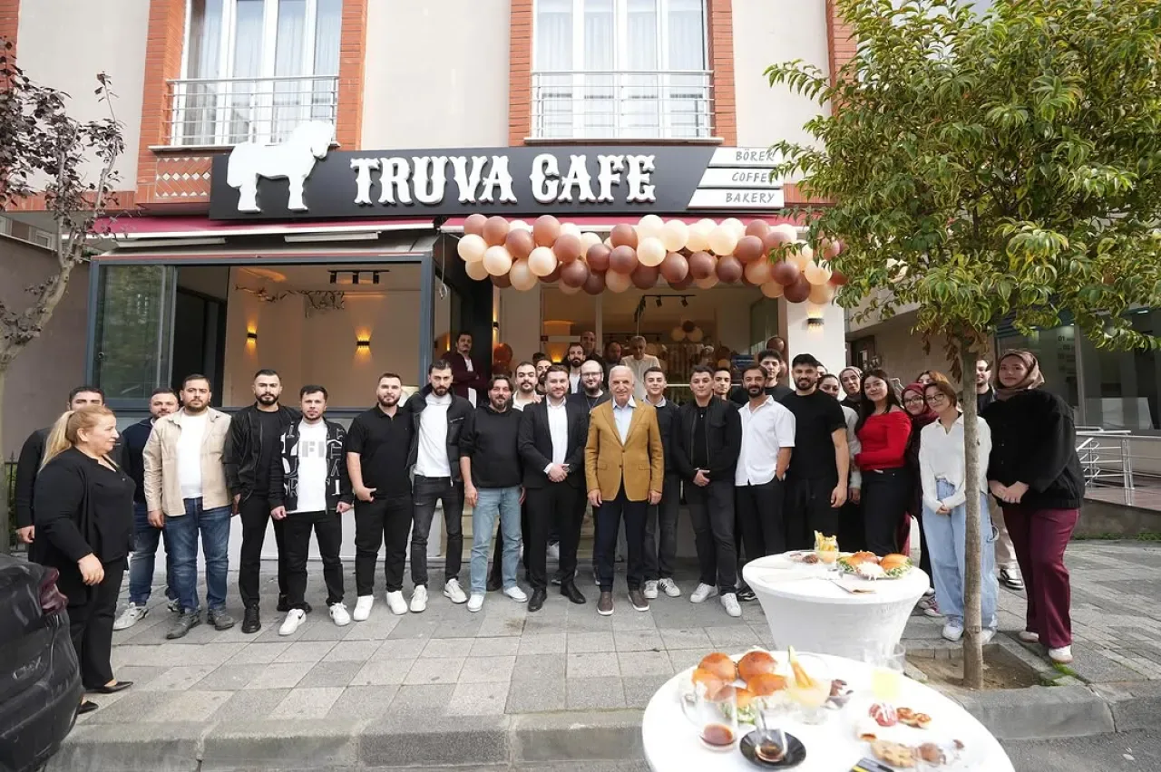 İstanbul Ümraniye'de Truva Kafe Hizmete Açıldı İstanbul Ümraniye'de Truva Kafe Hizmete Açıldı