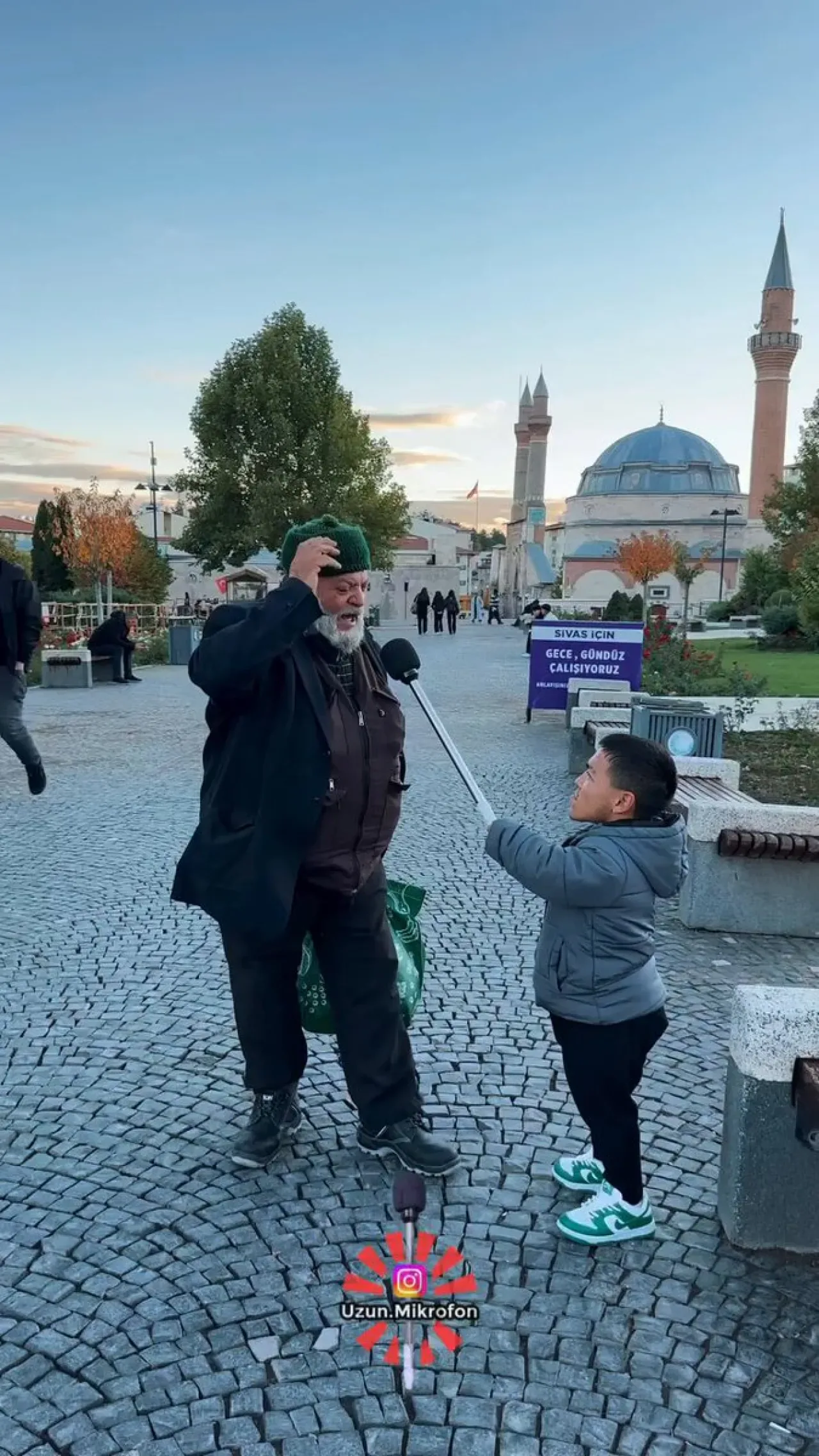 Sivas'ta Sokak Röportajında Vatandaşın Serbest Piyasa ve Tarihten Kesitler İçeren Sözleri Sivas'ta Sokak Röportajında Vatandaşın Serbest Piyasa ve Tarihten Kesitler İçeren Sözleri
