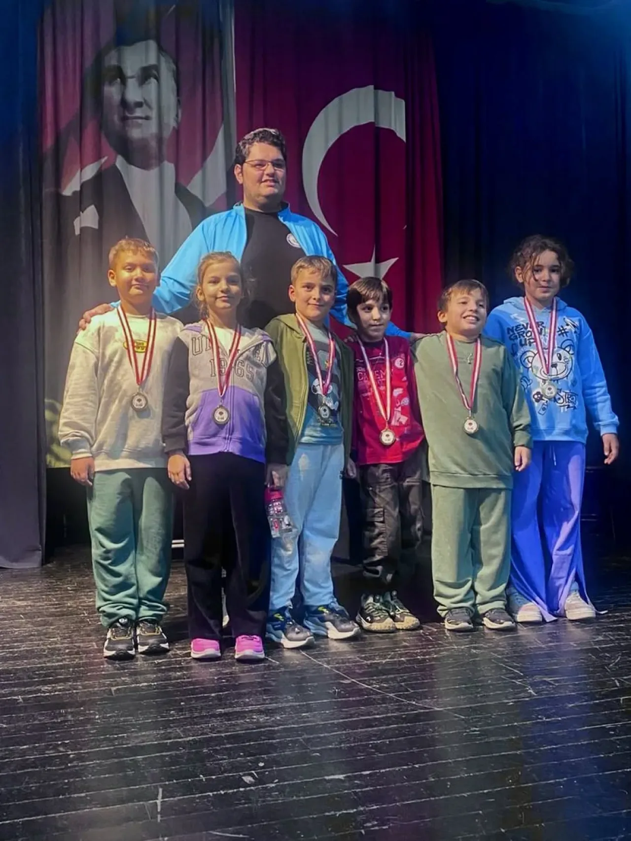 Nilüfer Belediyesporlu Minik Satranççılardan Cumhuriyet Coşkusu Nilüfer Belediyesporlu Minik Satranççılardan Cumhuriyet Coşkusu
