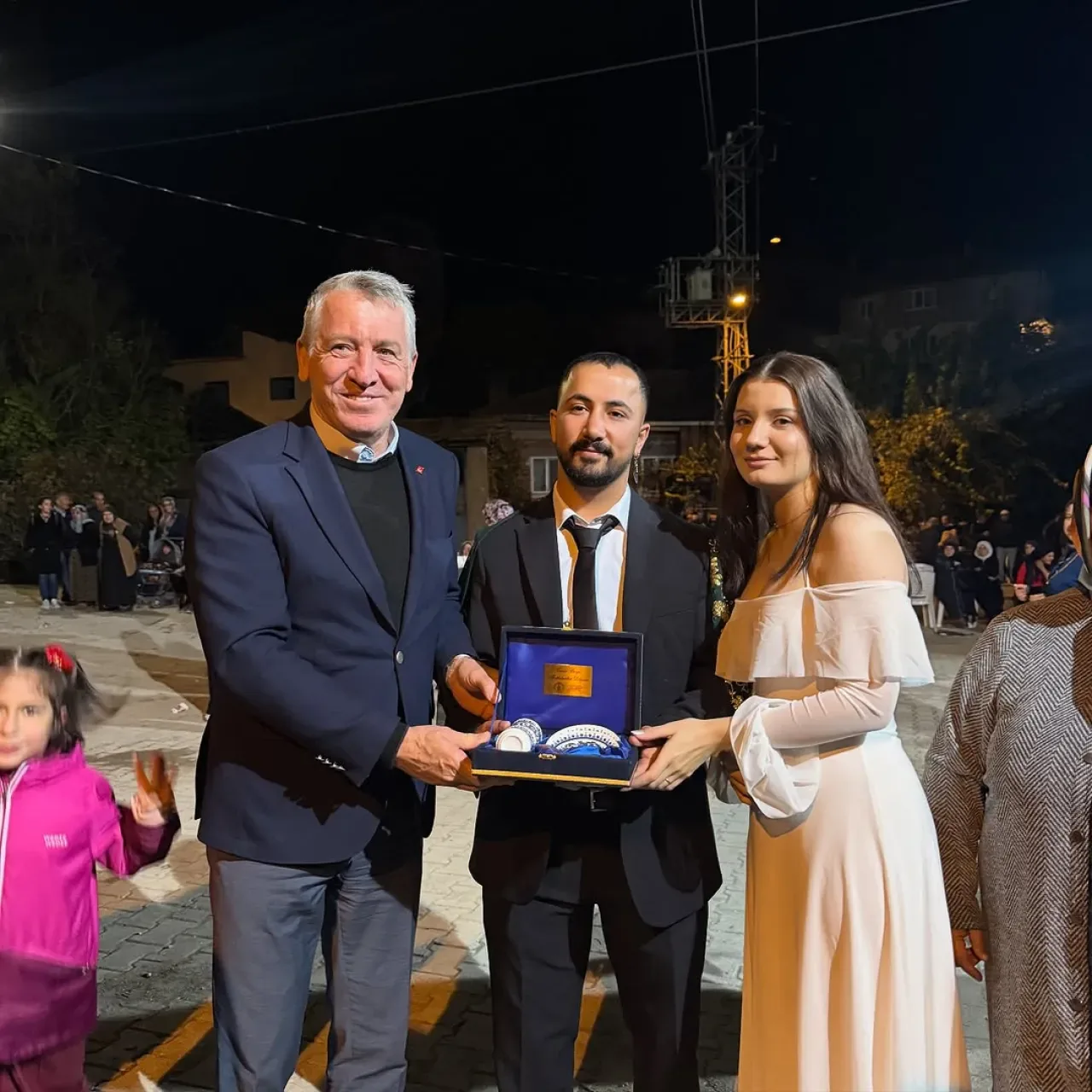 Harmancık Belediye Başkanı, Saadet Partisi İlçe Başkanının Kızının Kına Gecesine Katıldı Harmancık Belediye Başkanı, Saadet Partisi İlçe Başkanının Kızının Kına Gecesine Katıldı