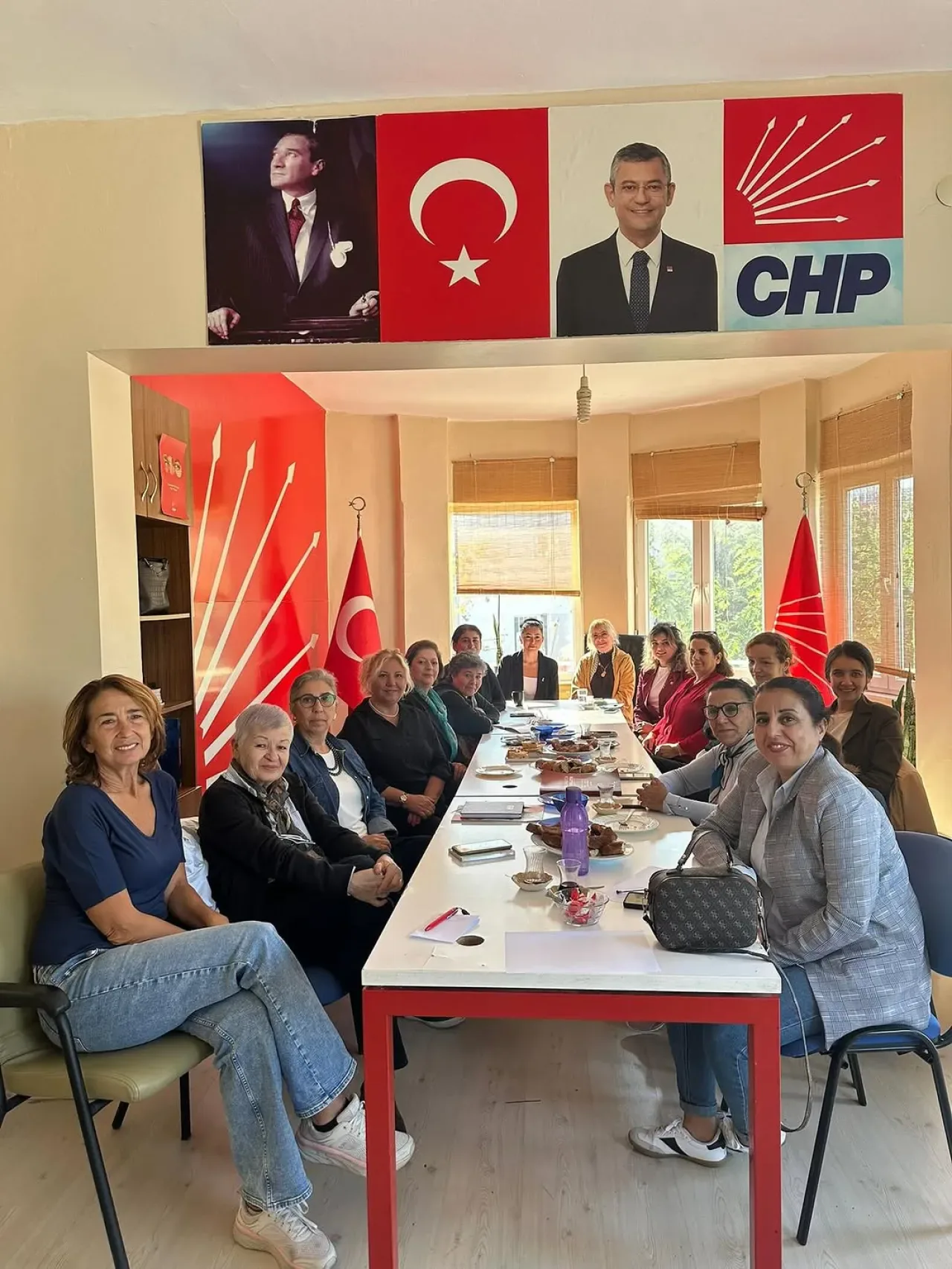 CHP Adalar Kadın Kolu'ndan Kadın Projeleri İçin Strateji Toplantısı CHP Adalar Kadın Kolu'ndan Kadın Projeleri İçin Strateji Toplantısı