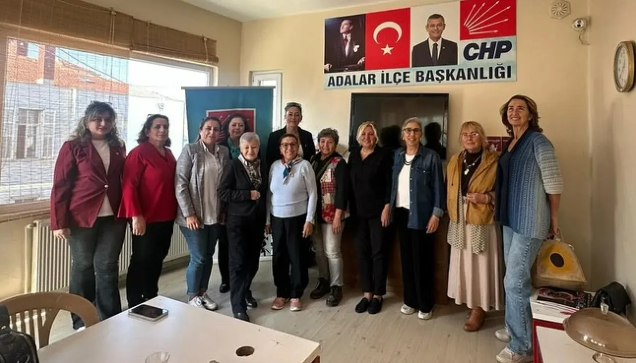 CHP Adalar Kadın Kolu, Sakin Şehir Projesi Kapsamında Kadın Toplantısı Düzenledi CHP Adalar Kadın Kolu, Sakin Şehir Projesi Kapsamında Kadın Toplantısı Düzenledi