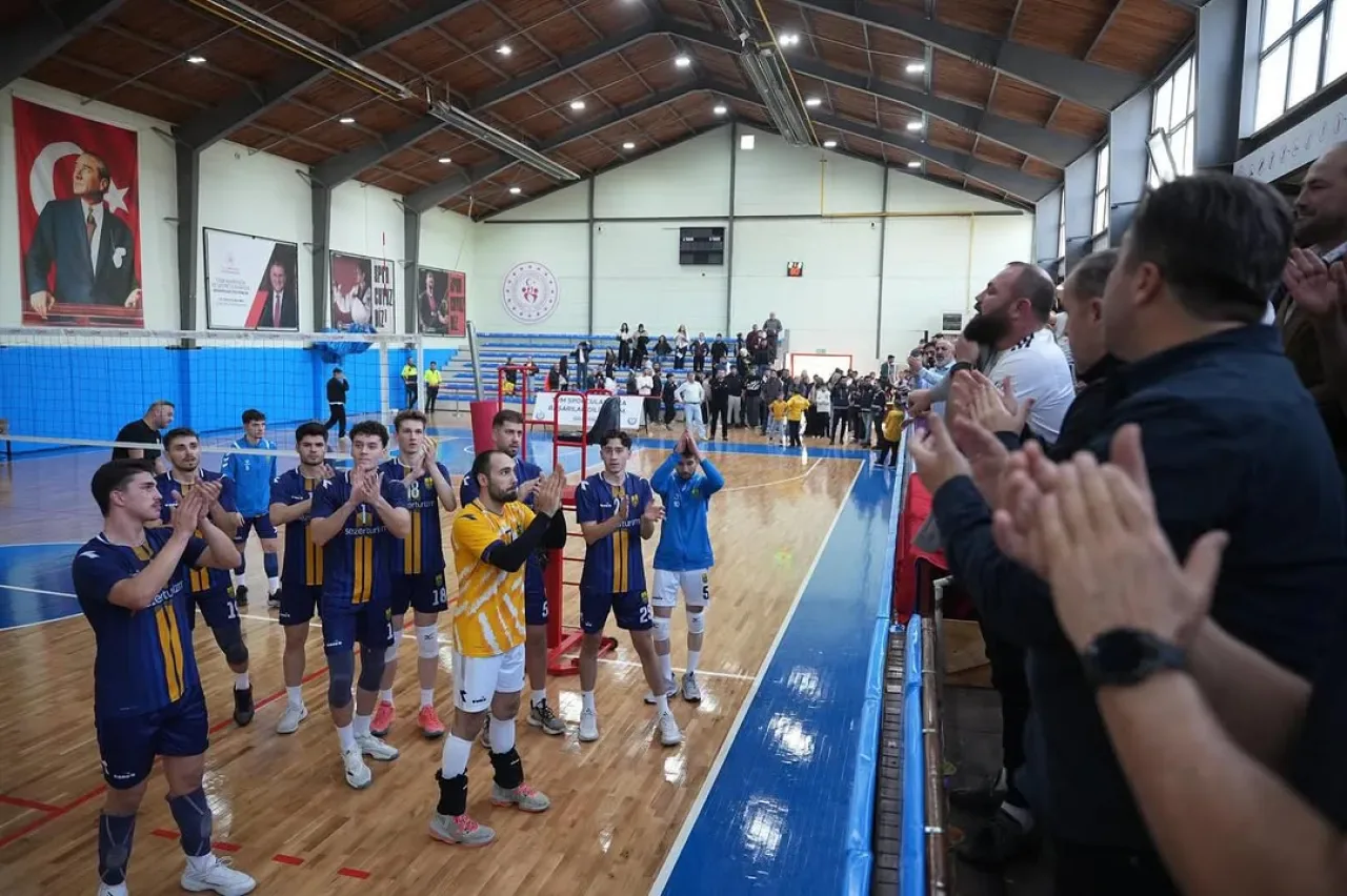 Yenişehir Belediyespor, Sultanbeyli Belediyespor'a 3-2 Mağlup Oldu Yenişehir Belediyespor, Sultanbeyli Belediyespor'a 3-2 Mağlup Oldu