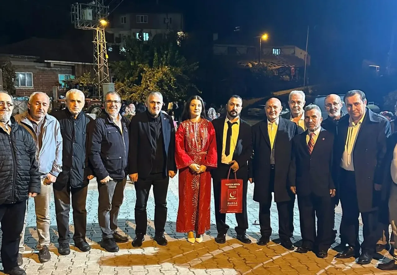 Saadet Partisi Bursa İl Yöneticileri Harmancık'ta Düğün Töreninde Saadet Partisi Bursa İl Yöneticileri Harmancık'ta Düğün Töreninde