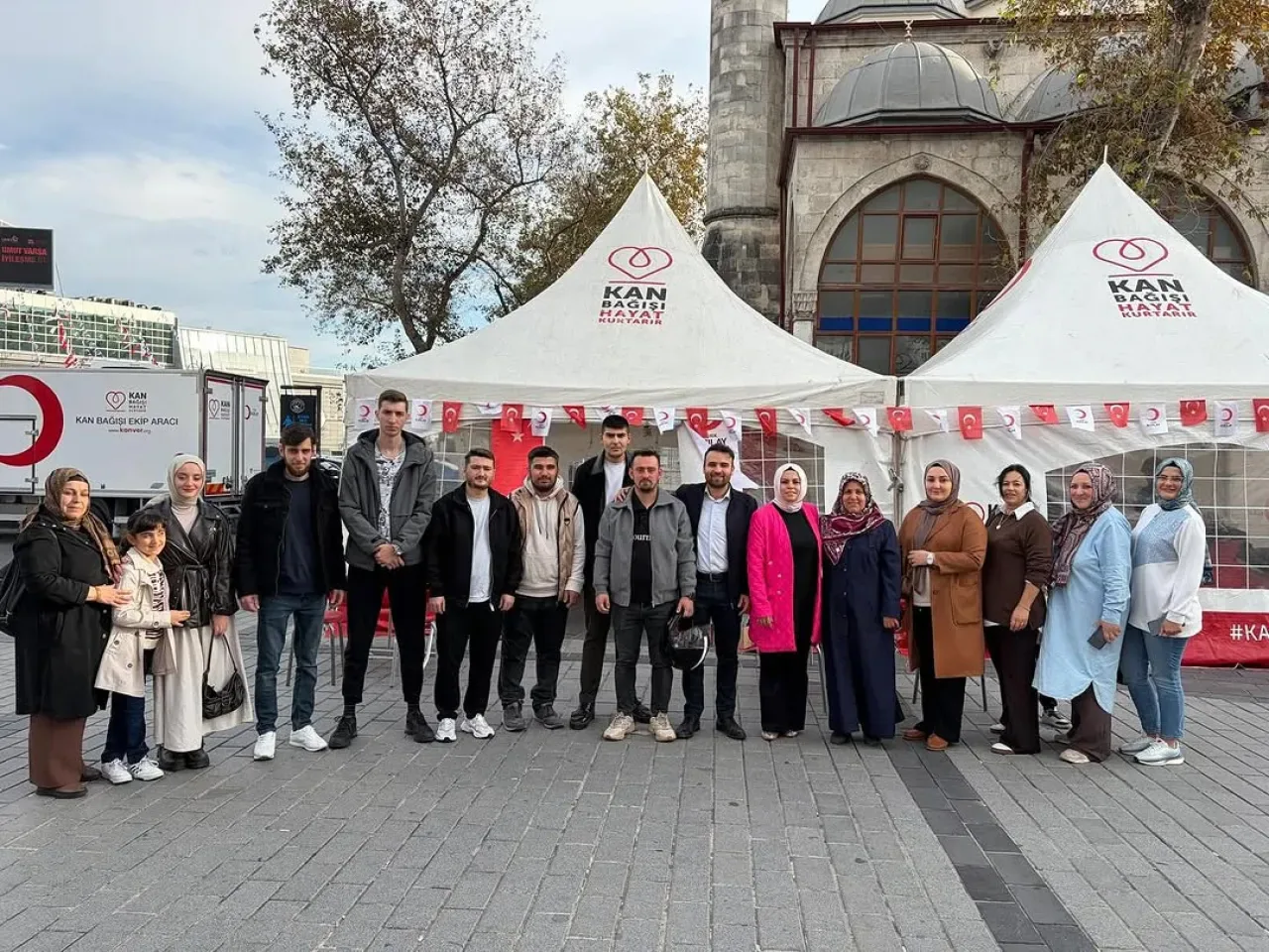 AK Parti Gençlik Kolları Gaziosmanpaşa'da Kan Bağışı Kampanyası Düzenledi AK Parti Gençlik Kolları Gaziosmanpaşa'da Kan Bağışı Kampanyası Düzenledi