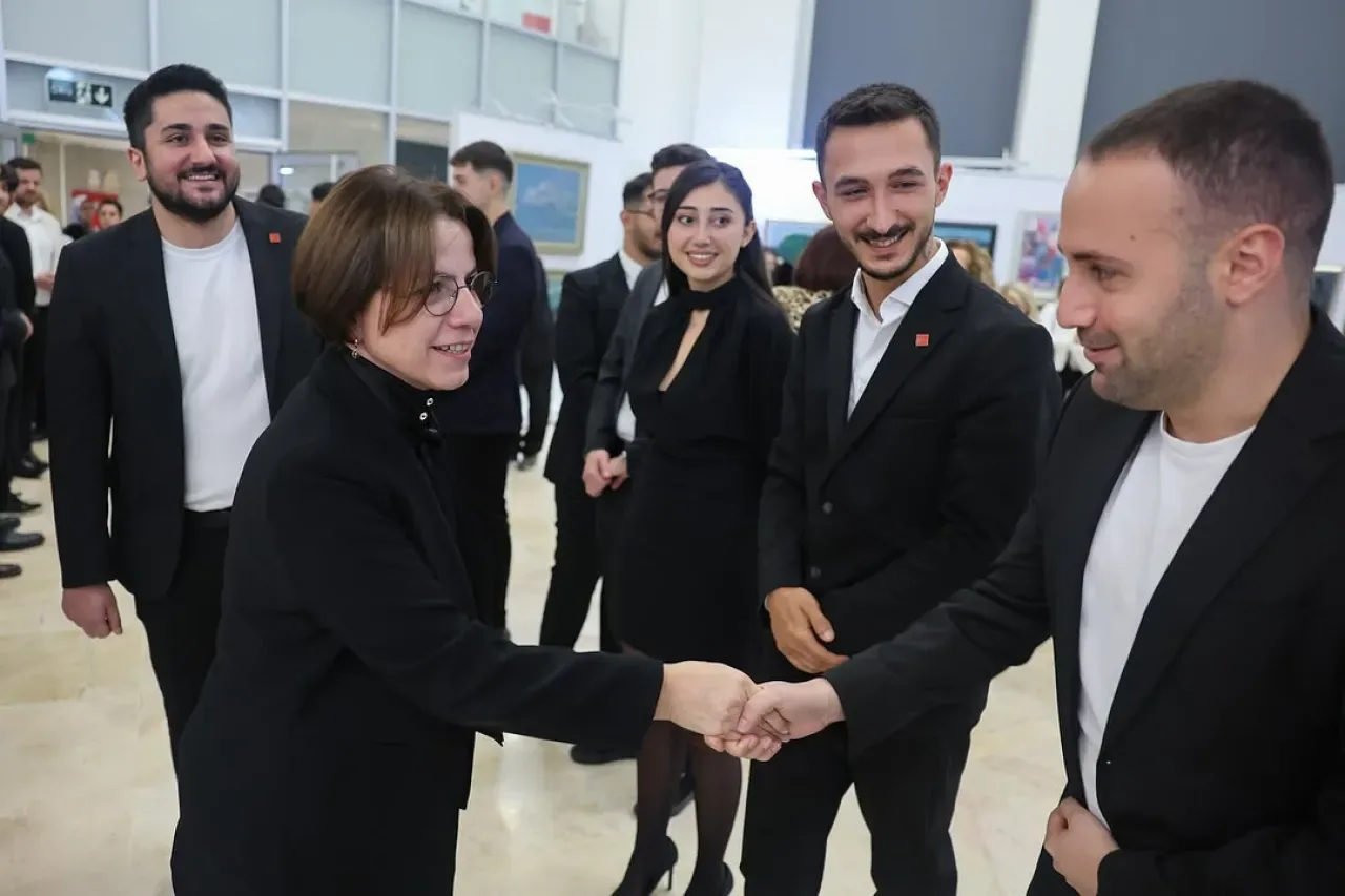Maltepe'de Cumhuriyet Balosu ile 102. Yıl Coşkusu Maltepe'de Cumhuriyet Balosu ile 102. Yıl Coşkusu
