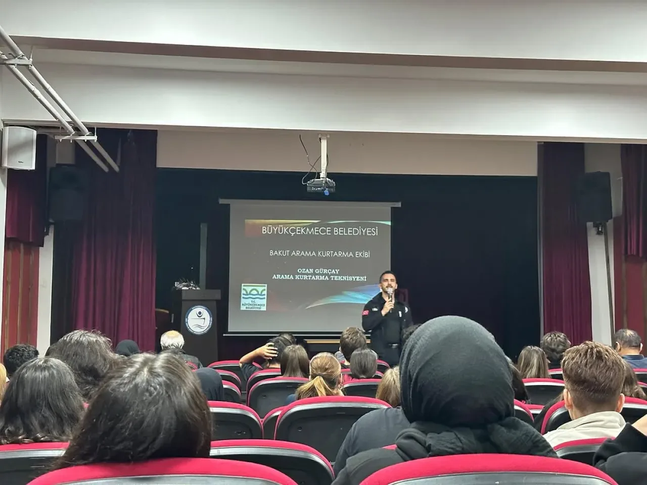 Büyükçekmece Belediyesi BAKUT Ekibi, Liselileri Afetlere Hazırlıyor Büyükçekmece Belediyesi BAKUT Ekibi, Liselileri Afetlere Hazırlıyor