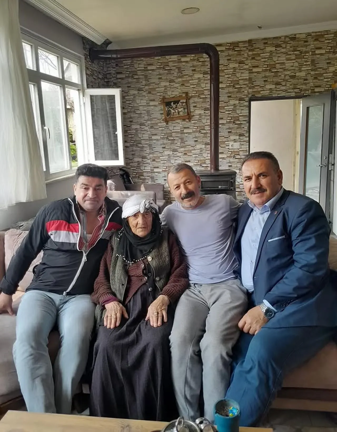 Sarıyer'de MHP'nin Mahalle Ziyareti: Komşuluk İlişkileri Güçleniyor Sarıyer'de MHP'nin Mahalle Ziyareti: Komşuluk İlişkileri Güçleniyor