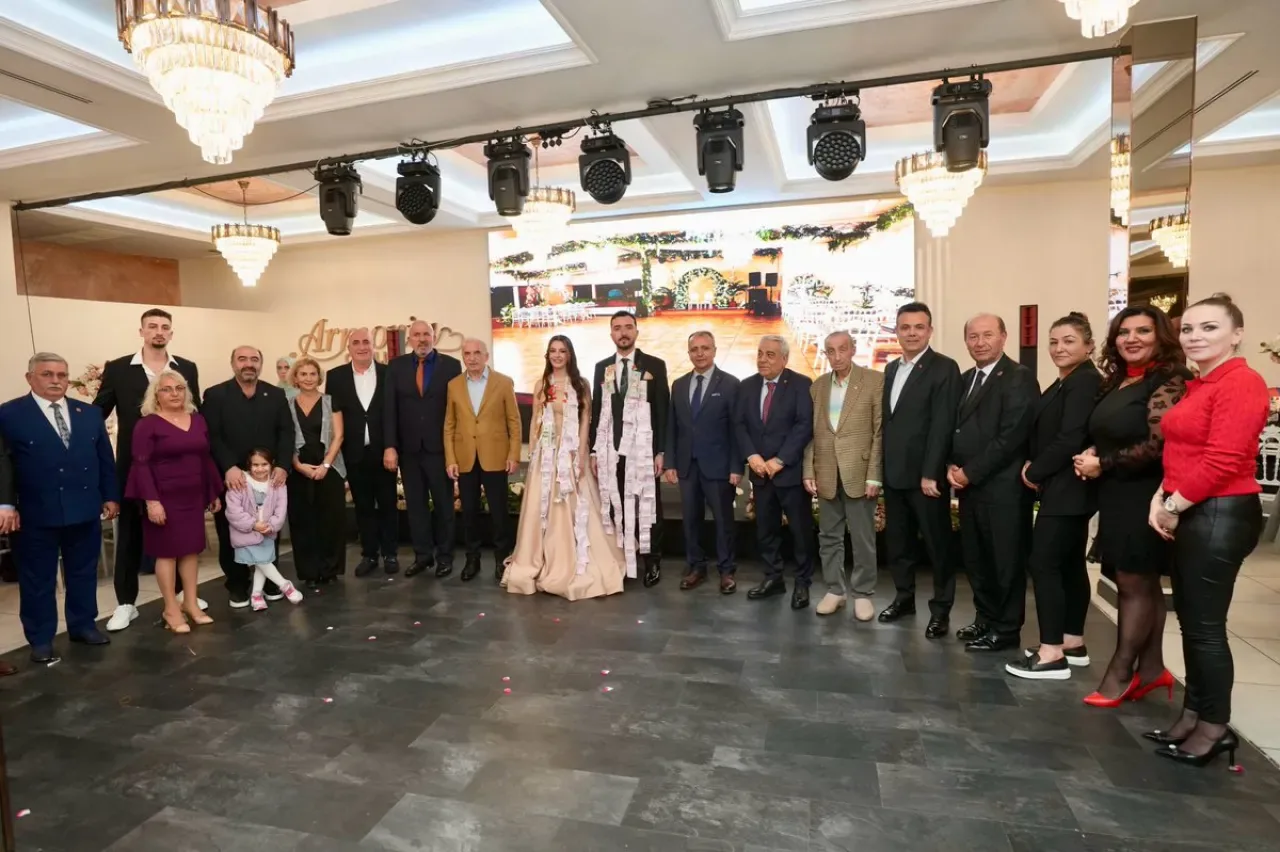 Ümraniye Kaymakamı Yüksel Çelik, Muhtarlar Konfederasyonu Başkanının Oğlunun Nişan Töreninde Ümraniye Kaymakamı Yüksel Çelik, Muhtarlar Konfederasyonu Başkanının Oğlunun Nişan Töreninde
