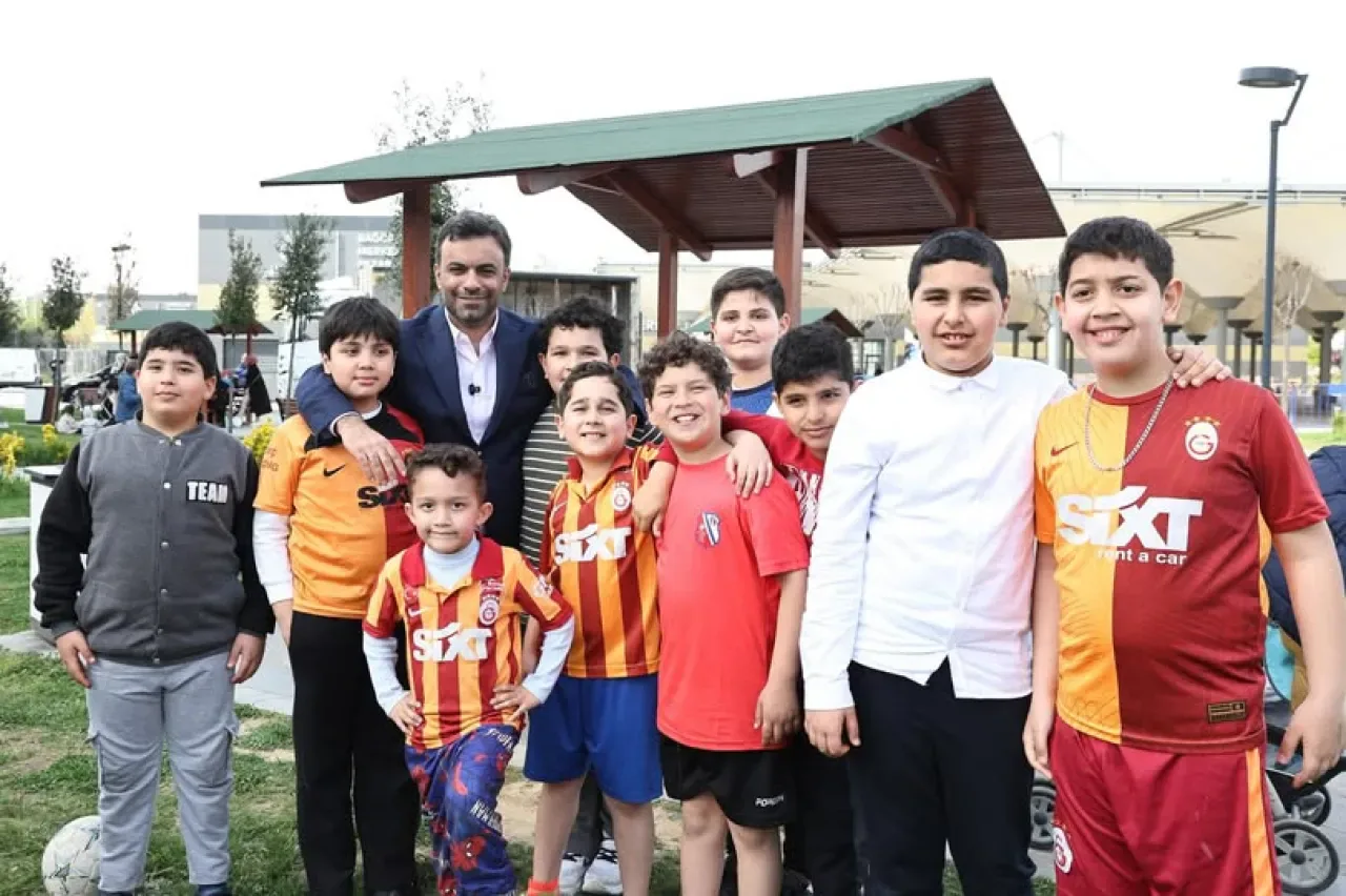 Bağcılar Belediyesi'nden Vatandaşlara Mutlu Bir Hafta Temennisi Bağcılar Belediyesi'nden Vatandaşlara Mutlu Bir Hafta Temennisi