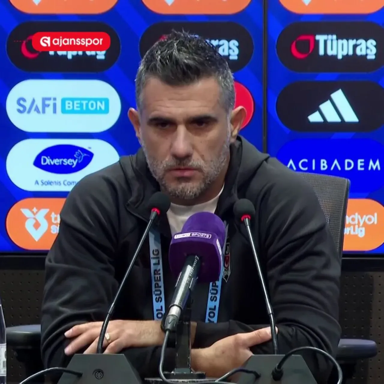 Beşiktaş'ta Kural Adaletsizliği ve Kulübe İletişimi Tartışması Beşiktaş'ta Kural Adaletsizliği ve Kulübe İletişimi Tartışması