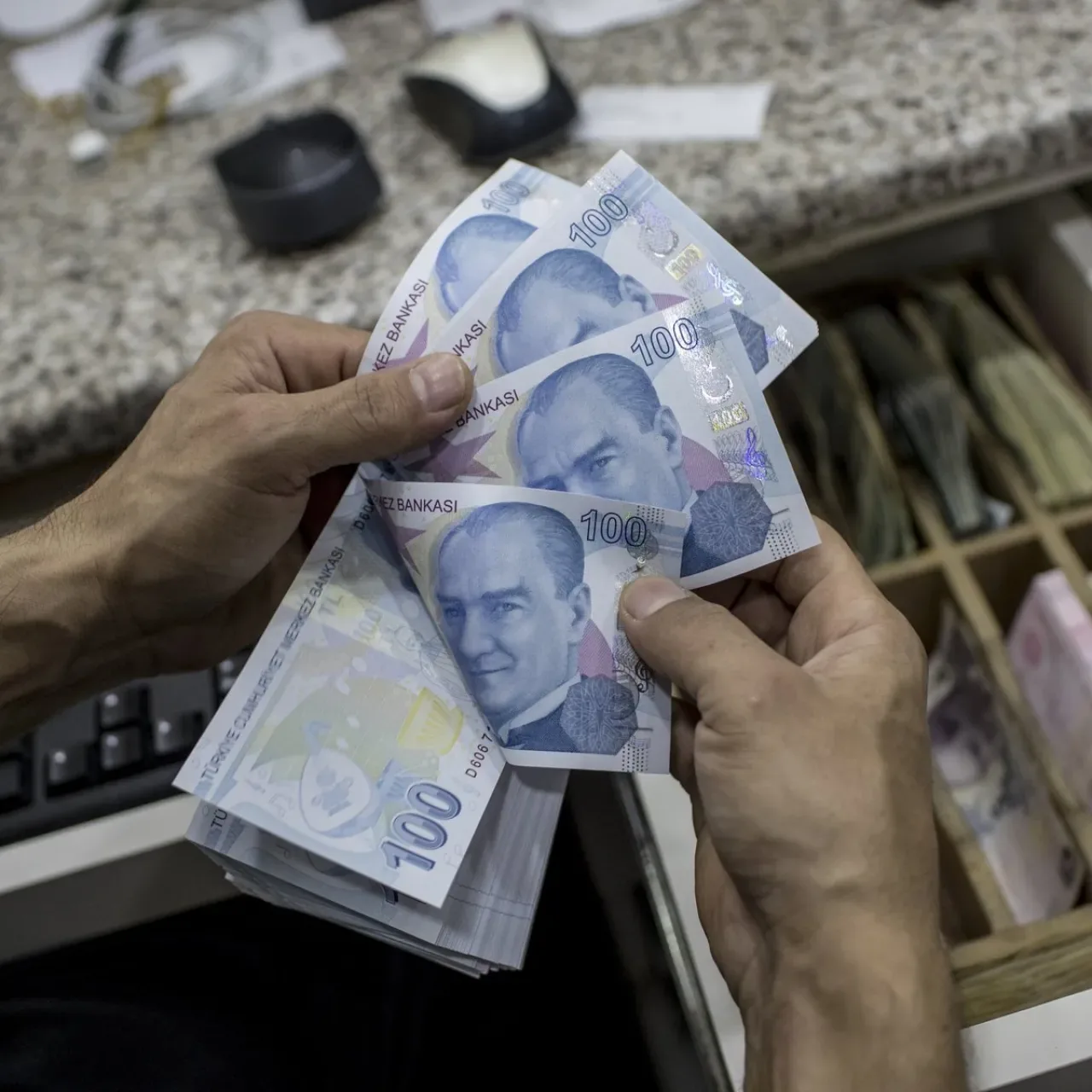 2026 Yılı Vergi, Ceza ve Harç Tutarları Açıklandı: Telefon IMEI Kaydı, Yurt Dışı Harcı, Ehliyet Ücretleri 2026 Yılı Vergi, Ceza ve Harç Tutarları Açıklandı: Telefon IMEI Kaydı, Yurt Dışı Harcı, Ehliyet Ücretleri