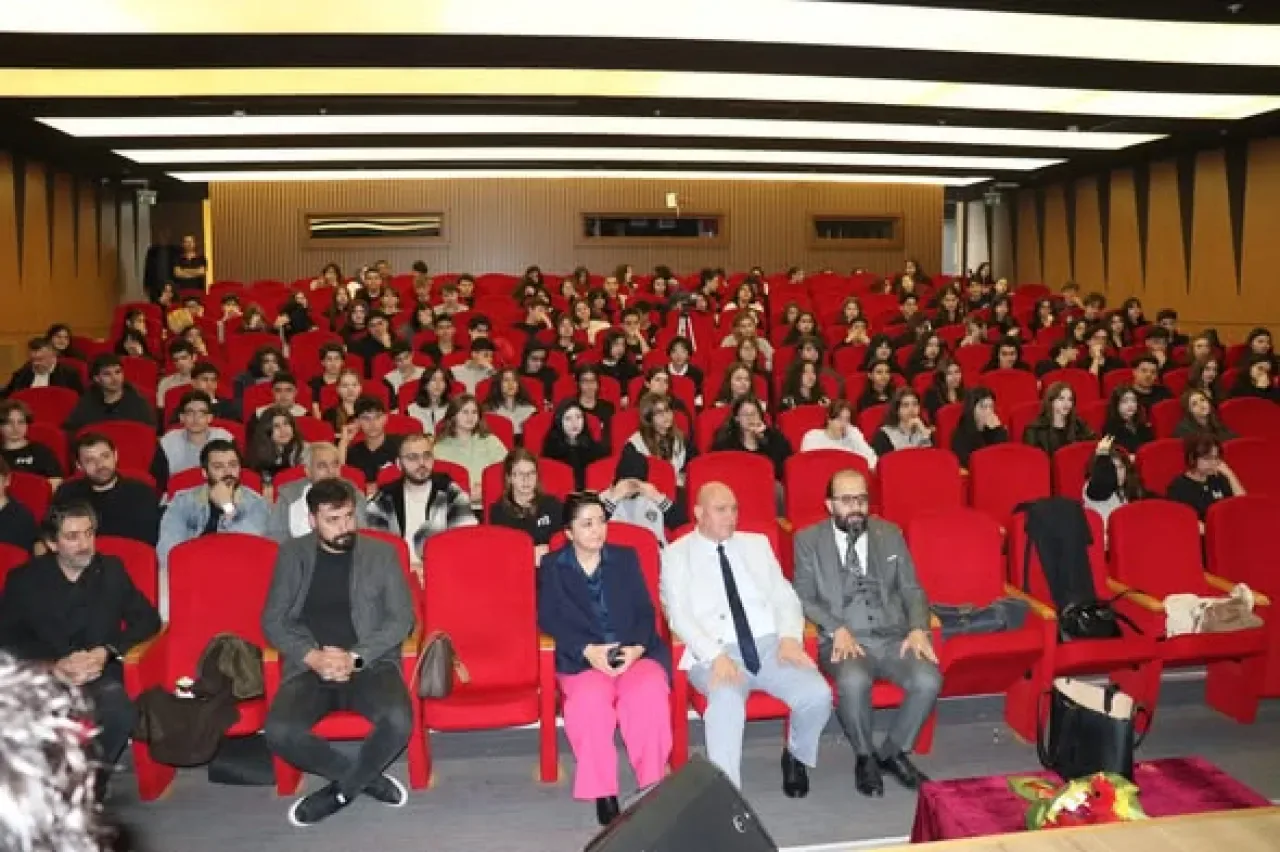 Başakşehir'de Öğrenciler İTÜ Konservatuvar Akademisyenleri ile Buluştu Başakşehir'de Öğrenciler İTÜ Konservatuvar Akademisyenleri ile Buluştu