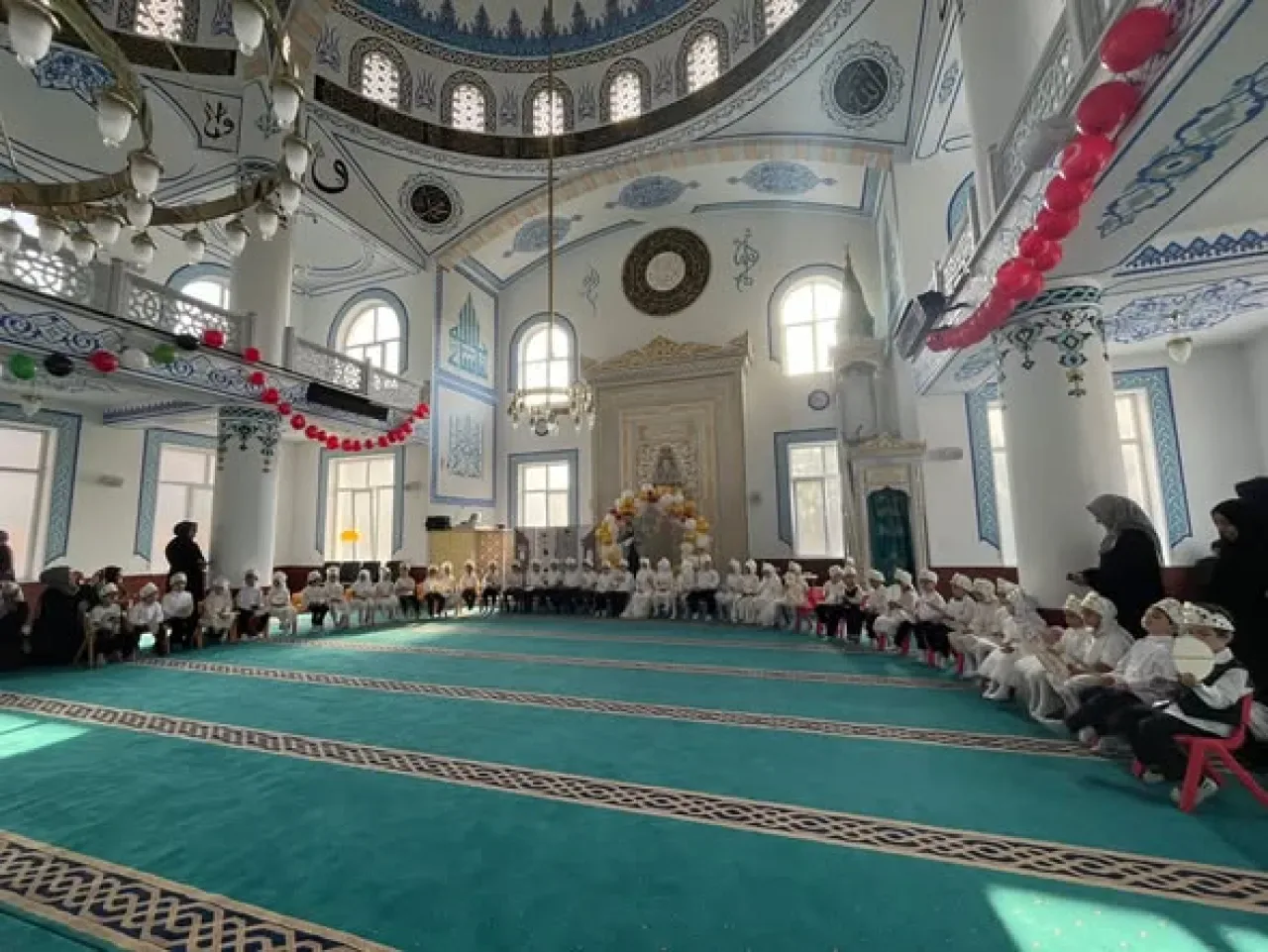 Ataşehir'de Minik Öğrenciler İçin Bed-i Besmele Programı Düzenlendi Ataşehir'de Minik Öğrenciler İçin Bed-i Besmele Programı Düzenlendi