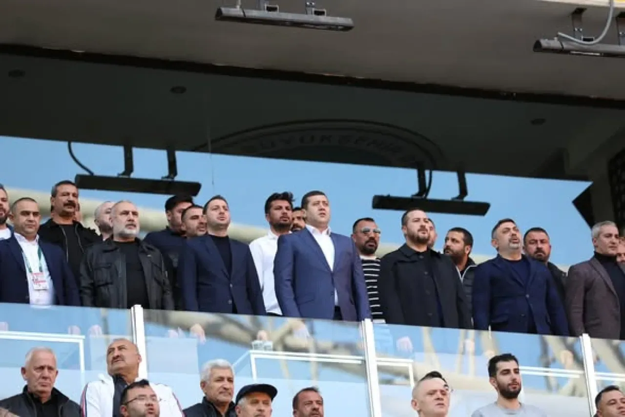 Erciyes 38 FK Maçına MHP'li Baki Ersoy'dan Destek Erciyes 38 FK Maçına MHP'li Baki Ersoy'dan Destek
