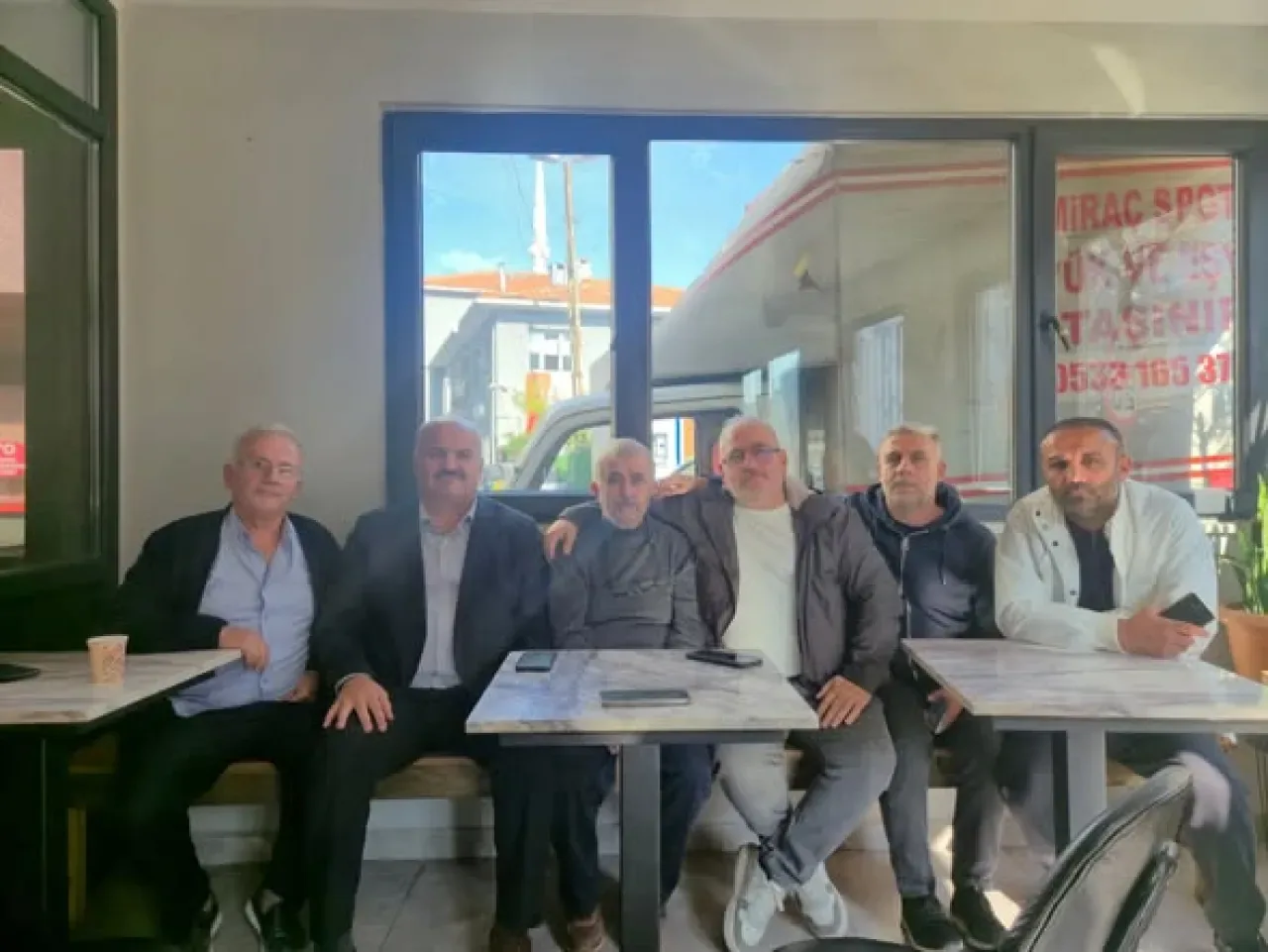 İstanbul Taksiciler Esnaf Odası Başkanı Eyüp Aksu, Şişli'deki Taksicilerle Bir Araya Geldi İstanbul Taksiciler Esnaf Odası Başkanı Eyüp Aksu, Şişli'deki Taksicilerle Bir Araya Geldi