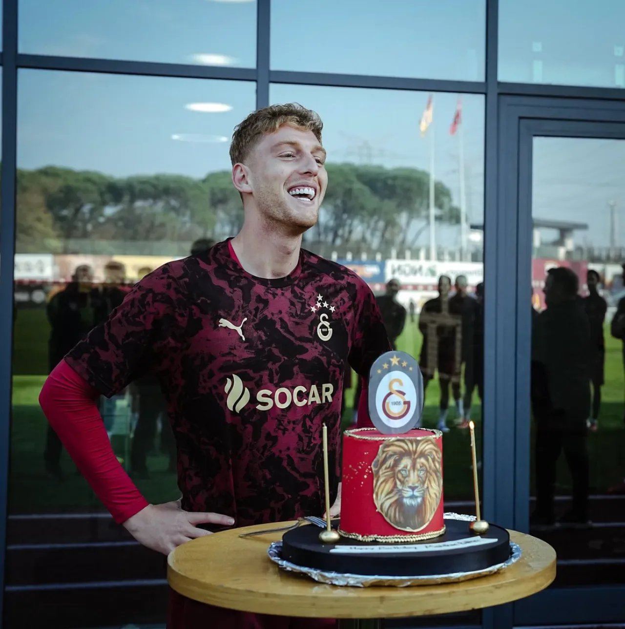 Metehan Baltacı'nın Doğum Günü Galatasaray Antrenmanında Kutlandı Metehan Baltacı'nın Doğum Günü Galatasaray Antrenmanında Kutlandı
