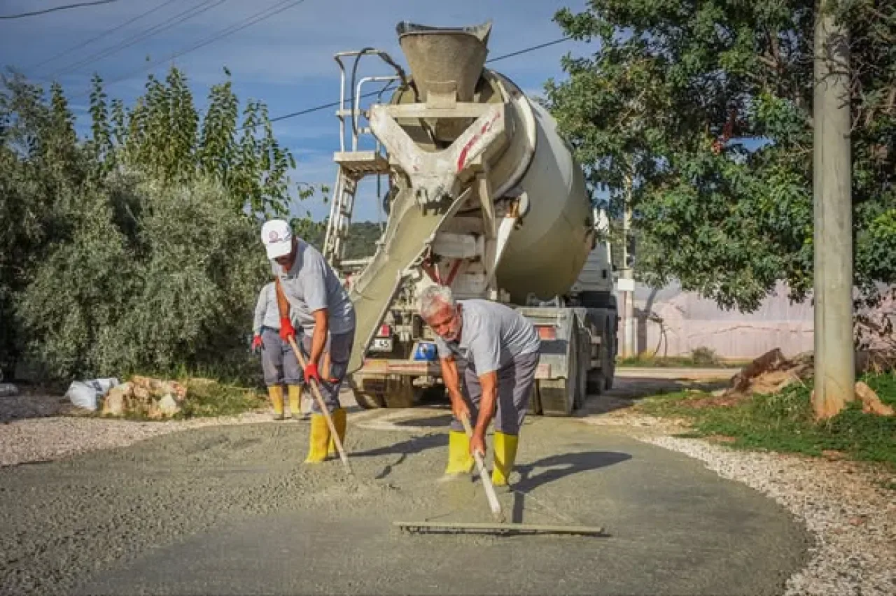 Demre'de Altyapı ve Yol Çalışmaları Hız Kesmeden Devam Ediyor Demre'de Altyapı ve Yol Çalışmaları Hız Kesmeden Devam Ediyor