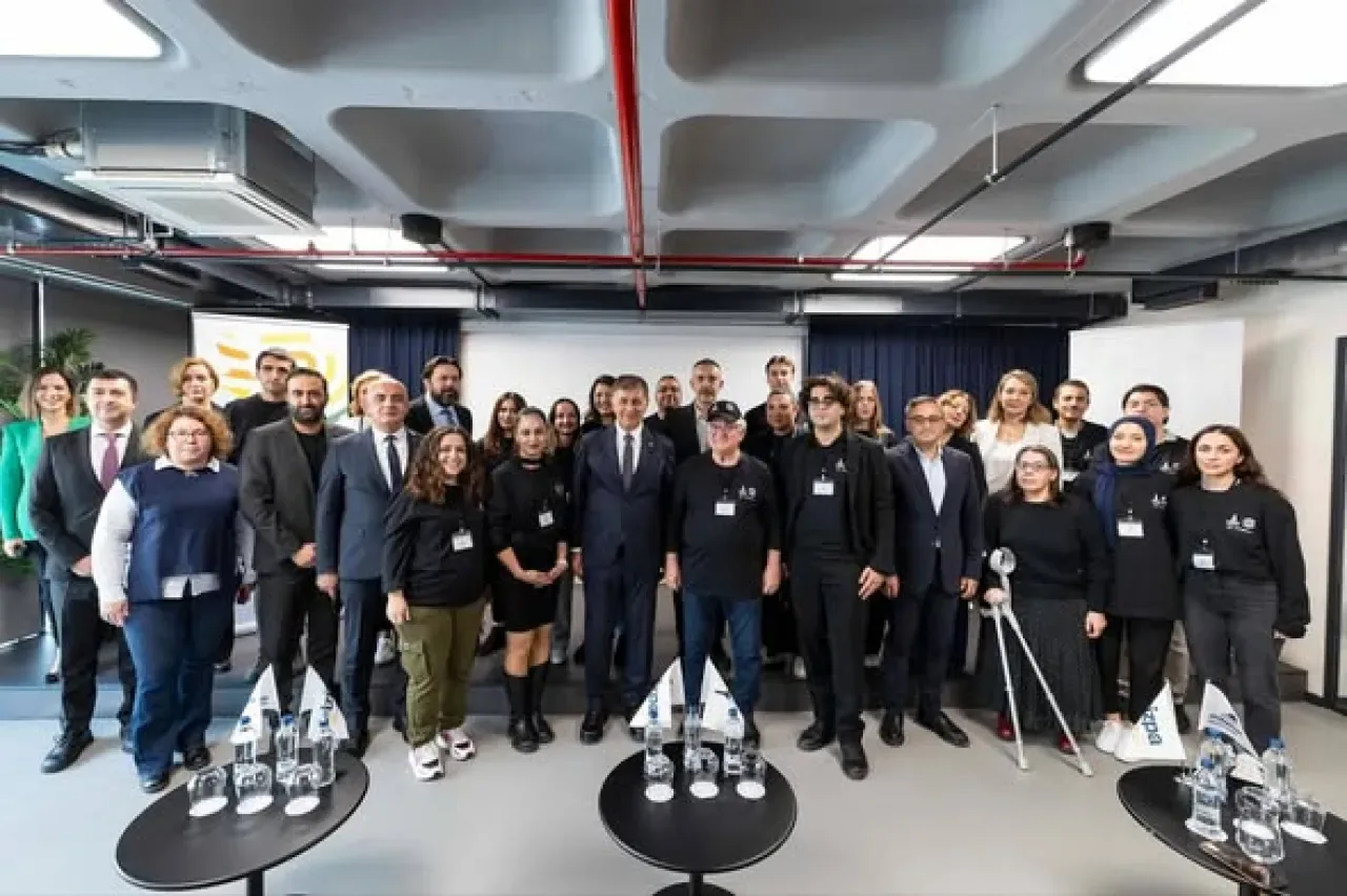 İzmir'de Yurttaş Katılımıyla Kent Denetimi Dönemi Başlıyor İzmir'de Yurttaş Katılımıyla Kent Denetimi Dönemi Başlıyor