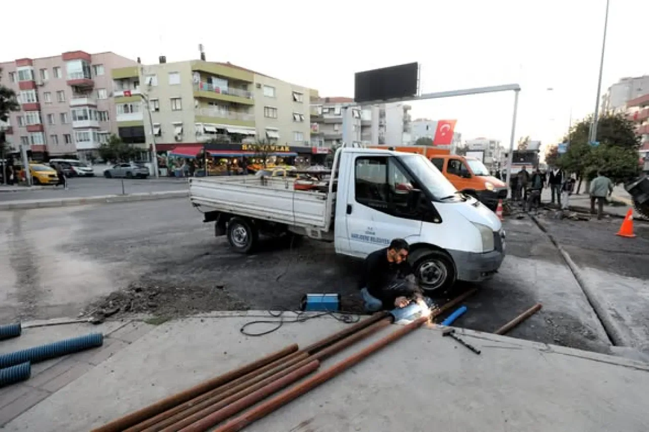 Narlıdere'de Trafik Rahatlayacak: Mithatpaşa Caddesi'ne Yeni Bağlantı Yolu Narlıdere'de Trafik Rahatlayacak: Mithatpaşa Caddesi'ne Yeni Bağlantı Yolu