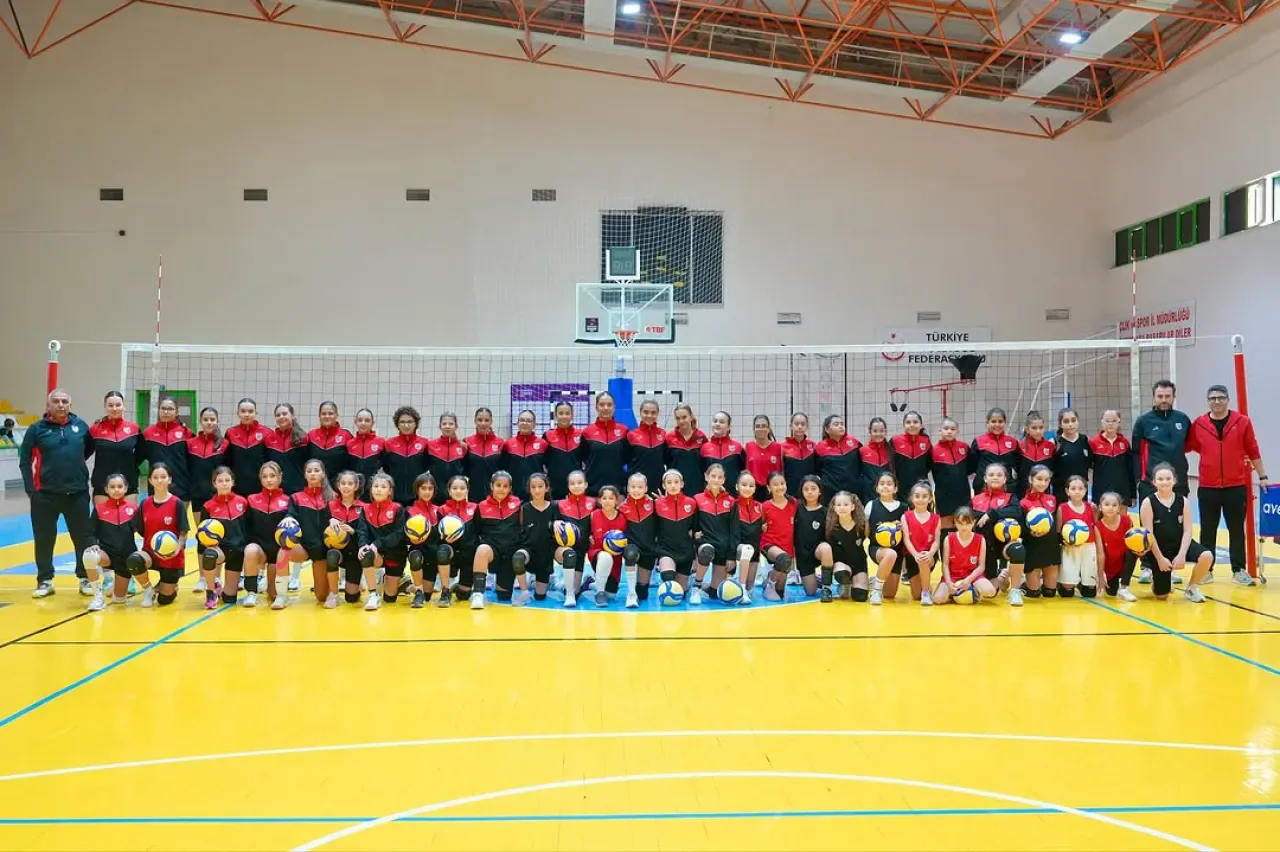 Burhaniye Belediyespor Voleybolda Üst Tura Yükseldi Burhaniye Belediyespor Voleybolda Üst Tura Yükseldi
