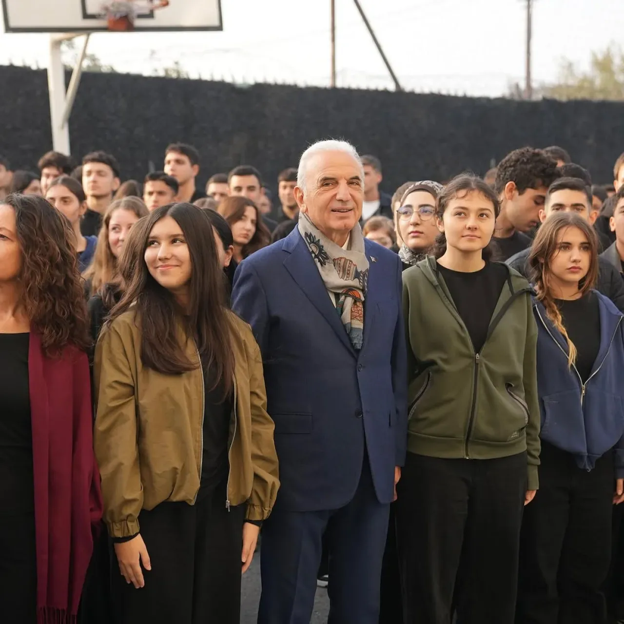 Ümraniye Belediye Başkanı Öğrencilerle Yeni Haftaya Merhaba Dedi Ümraniye Belediye Başkanı Öğrencilerle Yeni Haftaya Merhaba Dedi