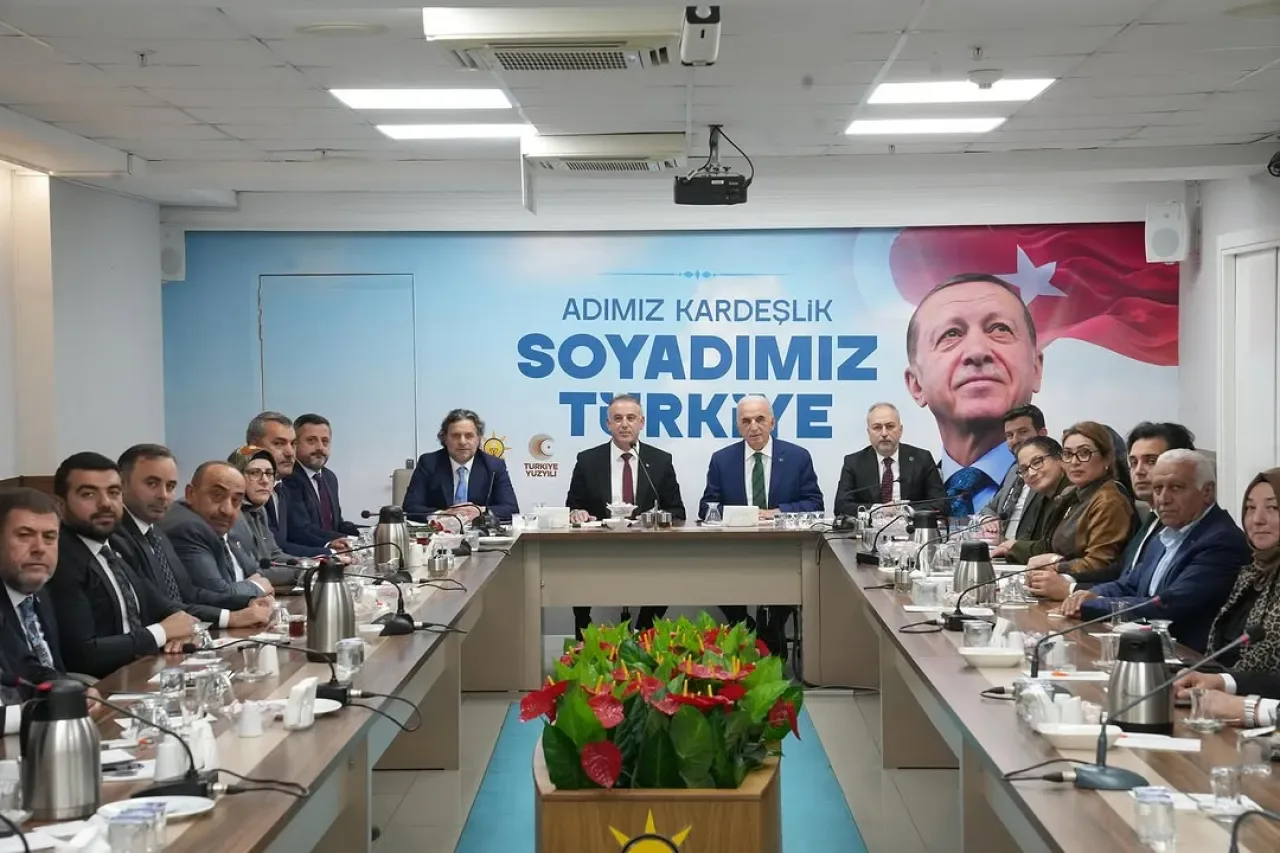 Ümraniye'de AK Parti'nin İktidara Gelişinin 23. Yılı Kutlandı Ümraniye'de AK Parti'nin İktidara Gelişinin 23. Yılı Kutlandı