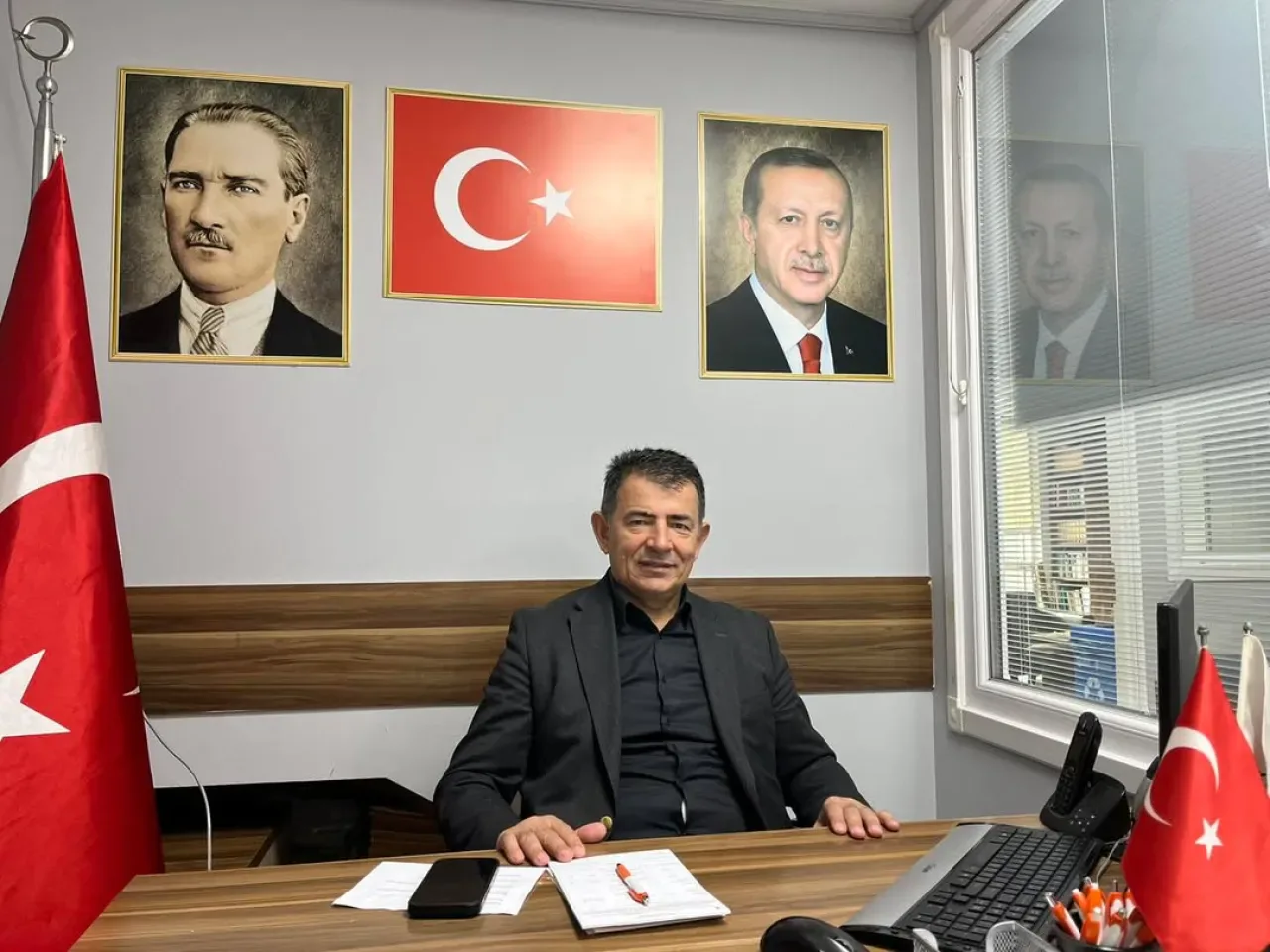 AK Parti Ümraniye İlçe Başkanlığı'nda Nöbetçi İlçe Yönetim Kurulu Üyesi Emin Temiz Görev Başında AK Parti Ümraniye İlçe Başkanlığı'nda Nöbetçi İlçe Yönetim Kurulu Üyesi Emin Temiz Görev Başında