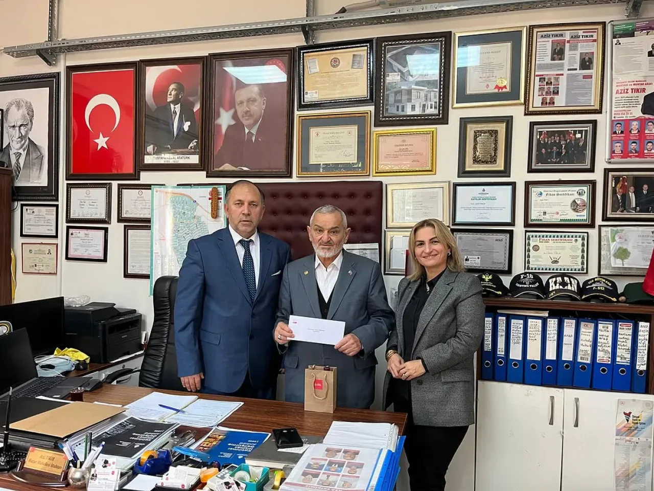 CHP'li Metin Demirbilek'ten Ümraniye Muhtarlarına Ziyaret CHP'li Metin Demirbilek'ten Ümraniye Muhtarlarına Ziyaret