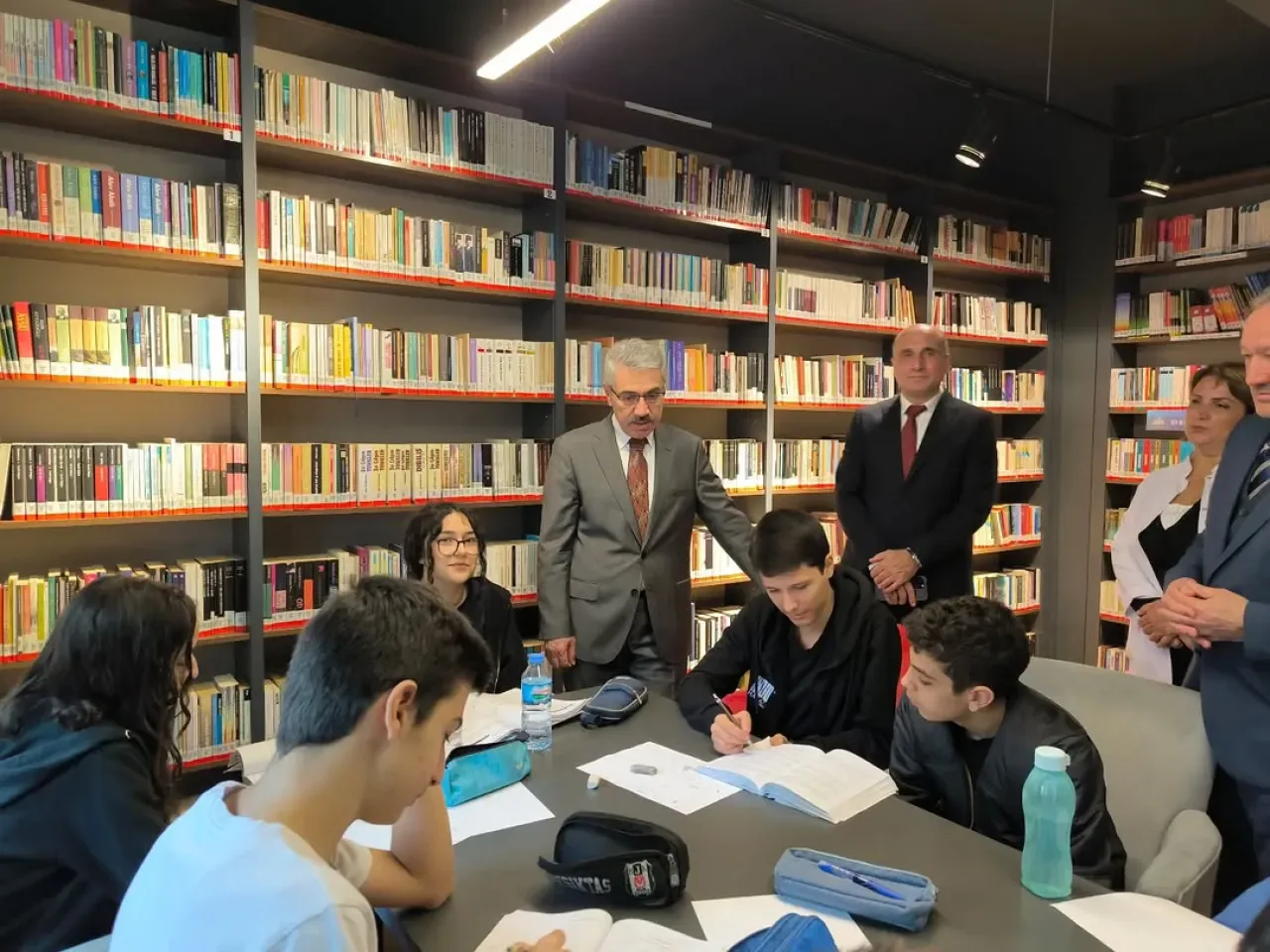 Üsküdar Kaymakamı Adem Yazıcı, Hüseyin Avni Sözen Anadolu Lisesi'ni Ziyaret Etti Üsküdar Kaymakamı Adem Yazıcı, Hüseyin Avni Sözen Anadolu Lisesi'ni Ziyaret Etti