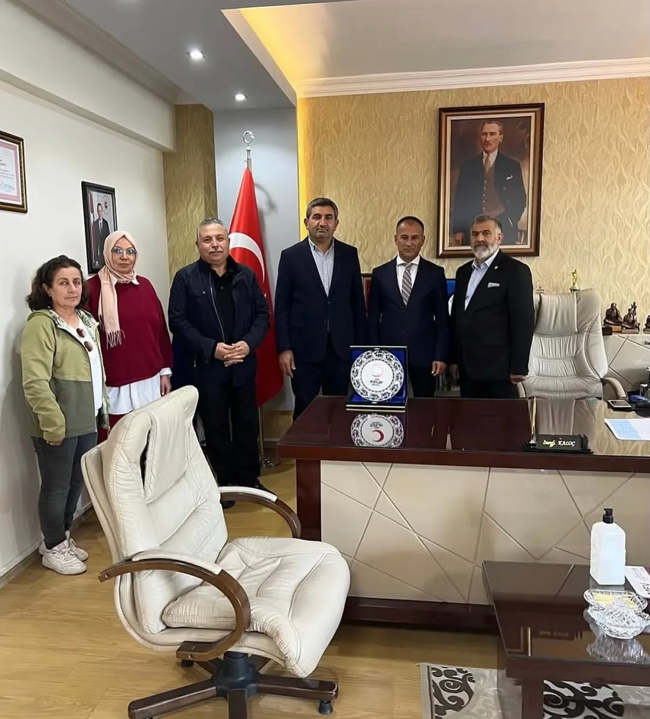 Polatlı İlçe Milli Eğitim Müdürü Kaloç, Kızılay Yöneticilerini Makamında Ağırladı Polatlı İlçe Milli Eğitim Müdürü Kaloç, Kızılay Yöneticilerini Makamında Ağırladı