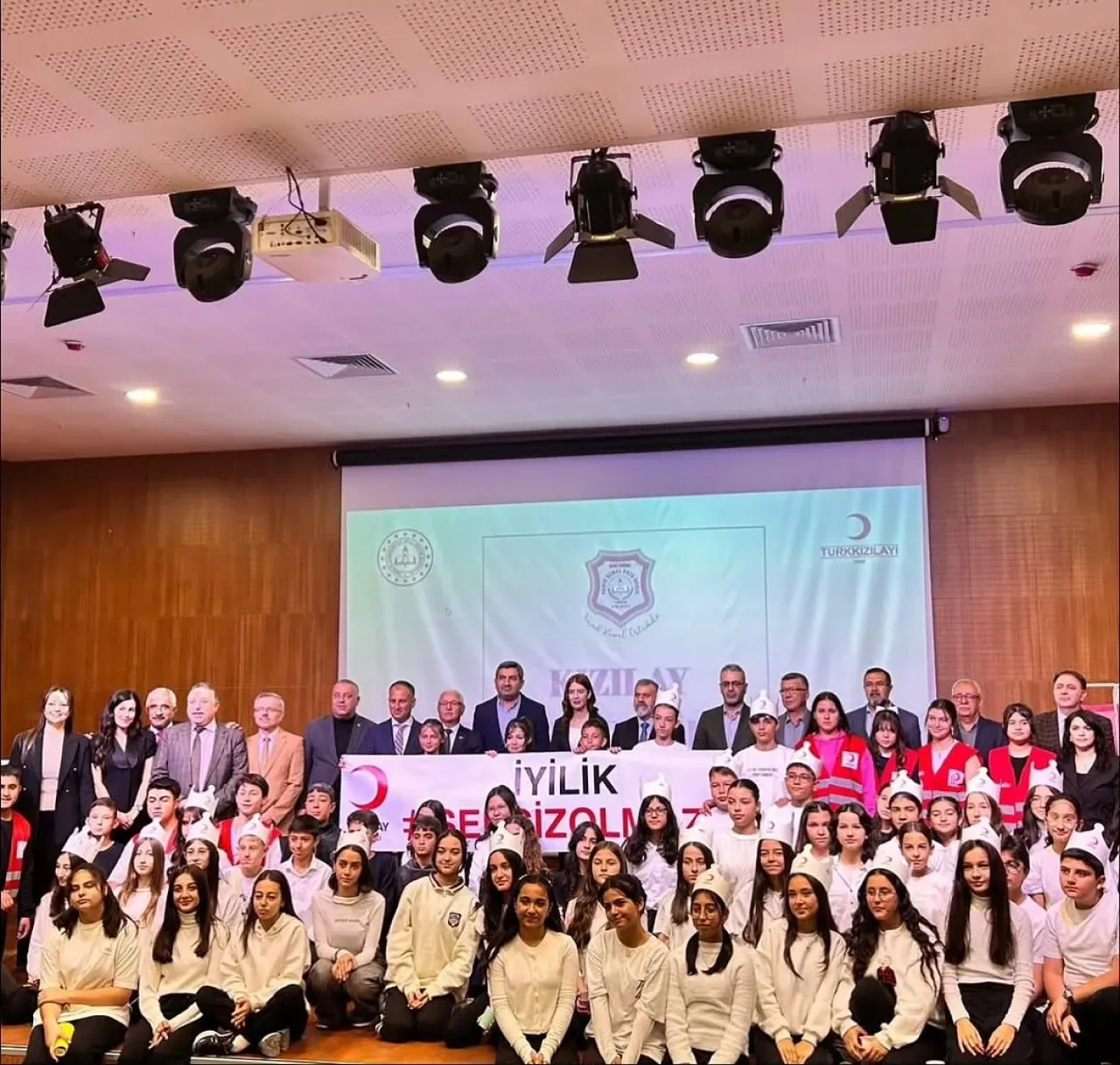 Polatlı'da Kızılay Haftası Coşkuyla Kutlandı Polatlı'da Kızılay Haftası Coşkuyla Kutlandı